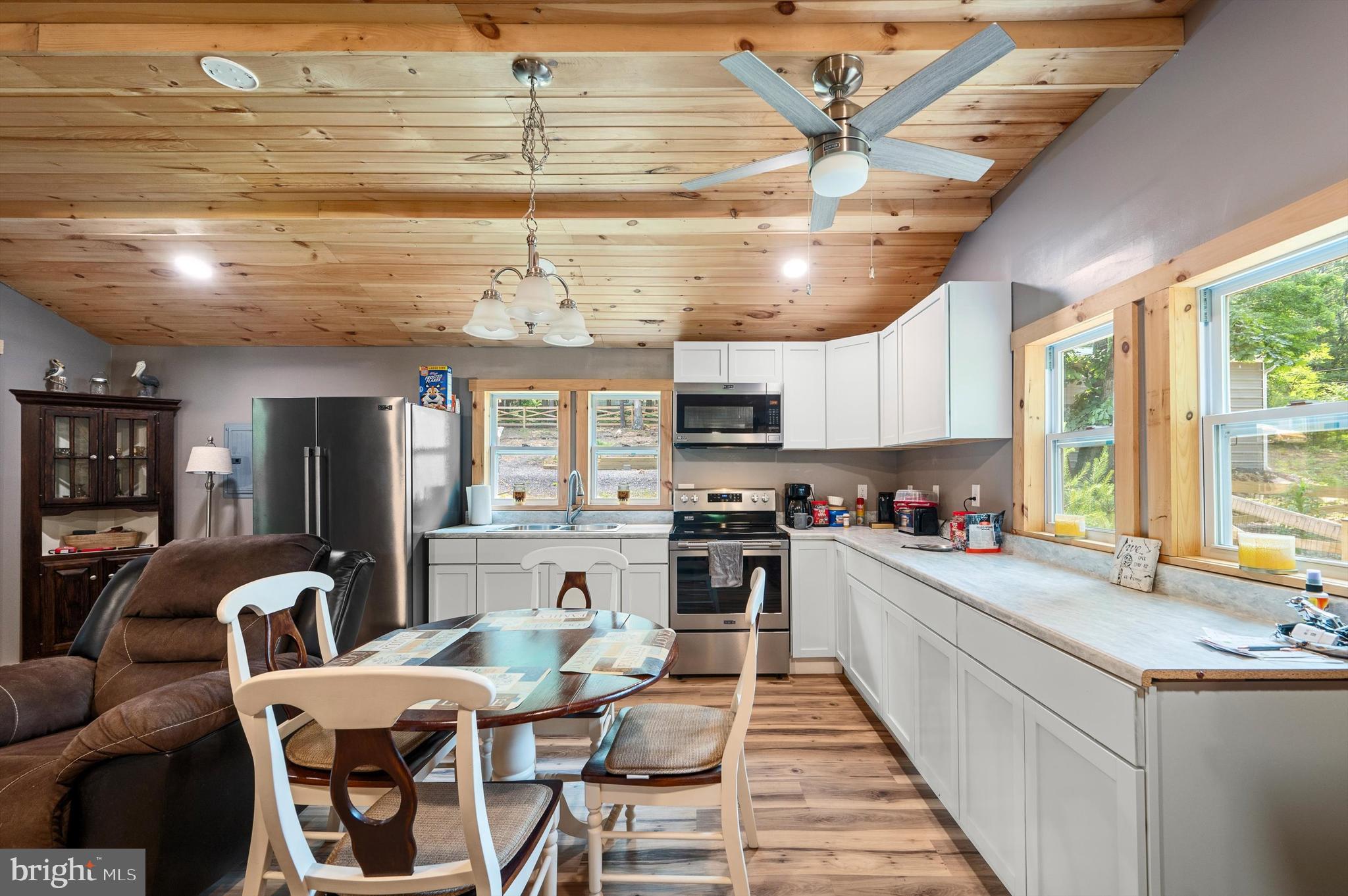 GOLDEN ACRES - Residential