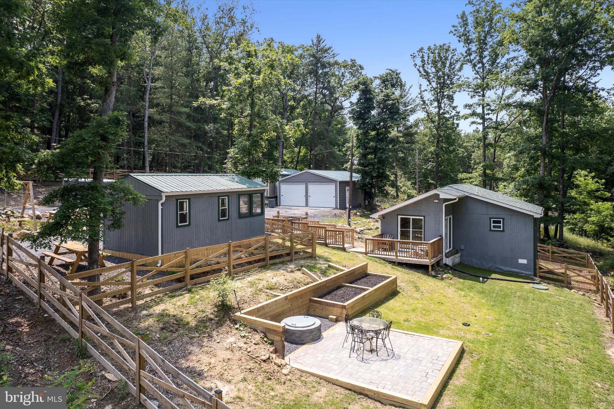 GOLDEN ACRES - Residential