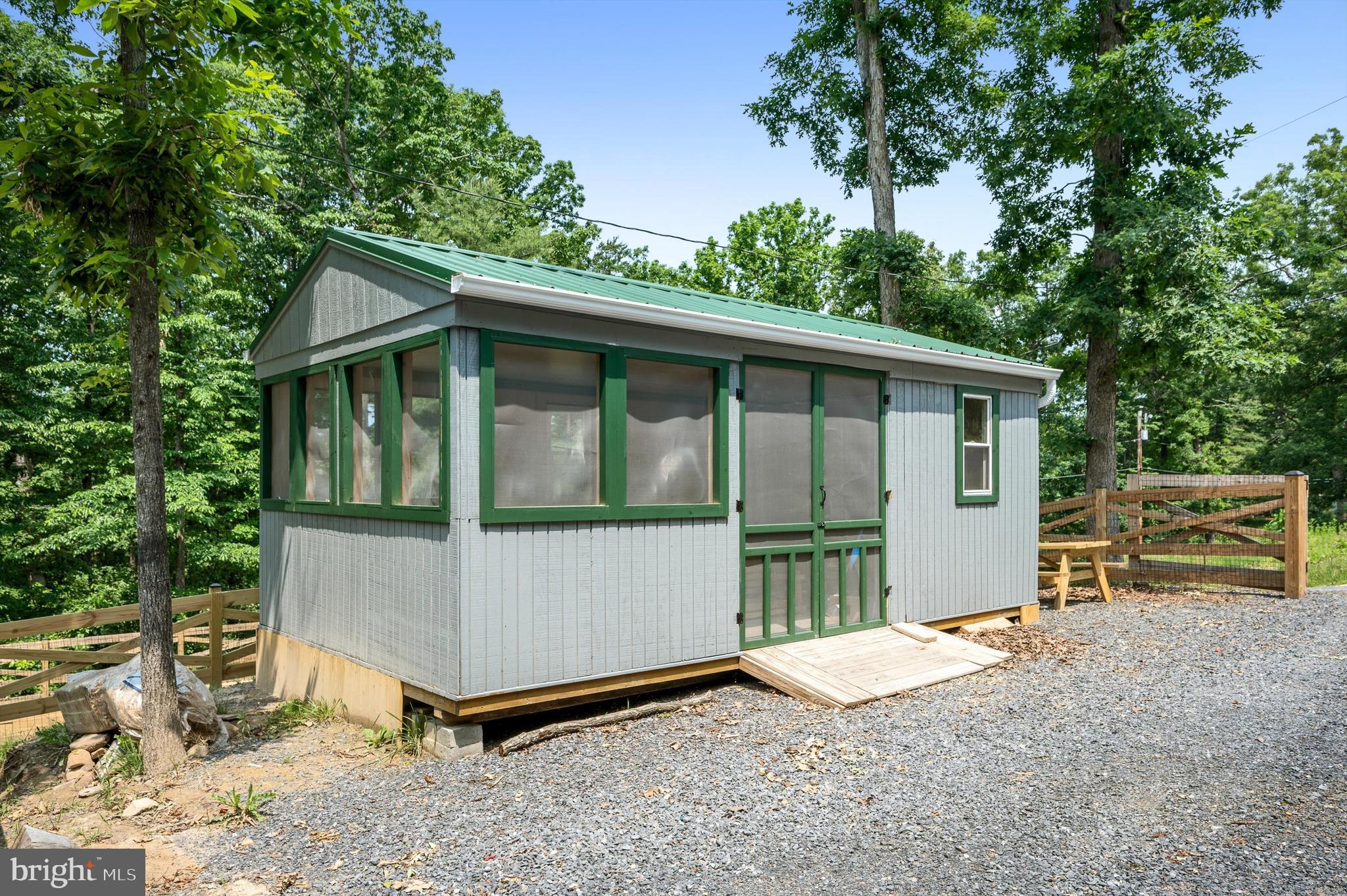 GOLDEN ACRES - Residential