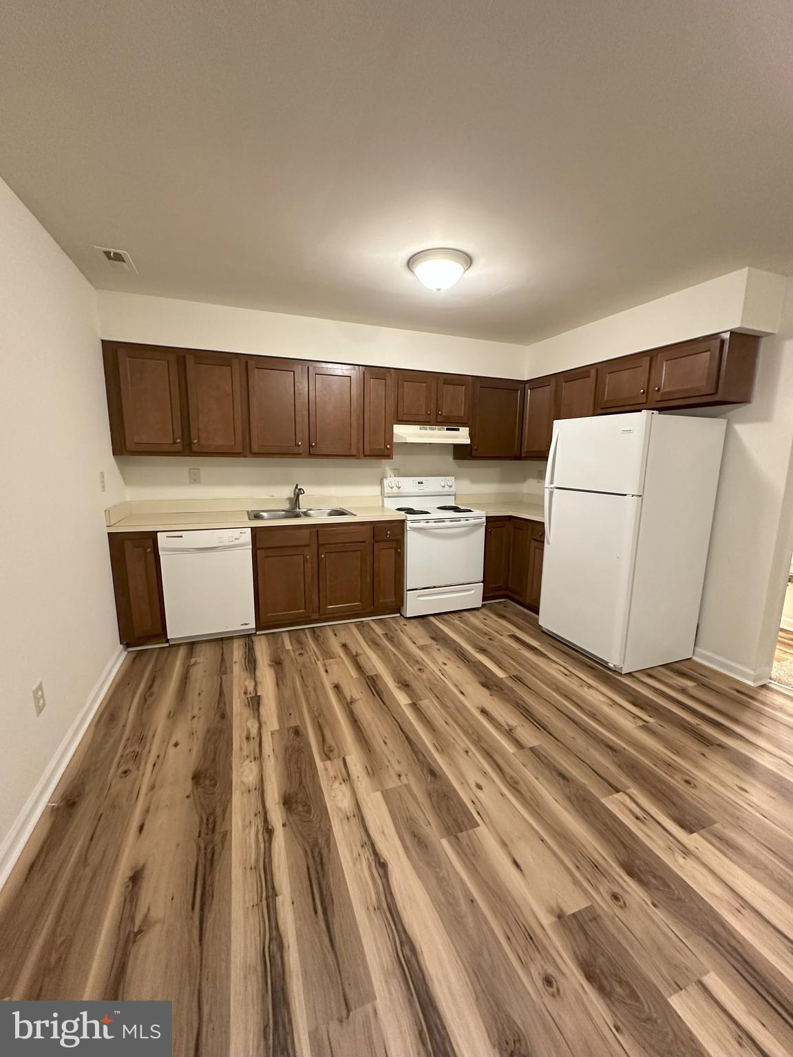 OLDE GREENWICH - Residential Lease