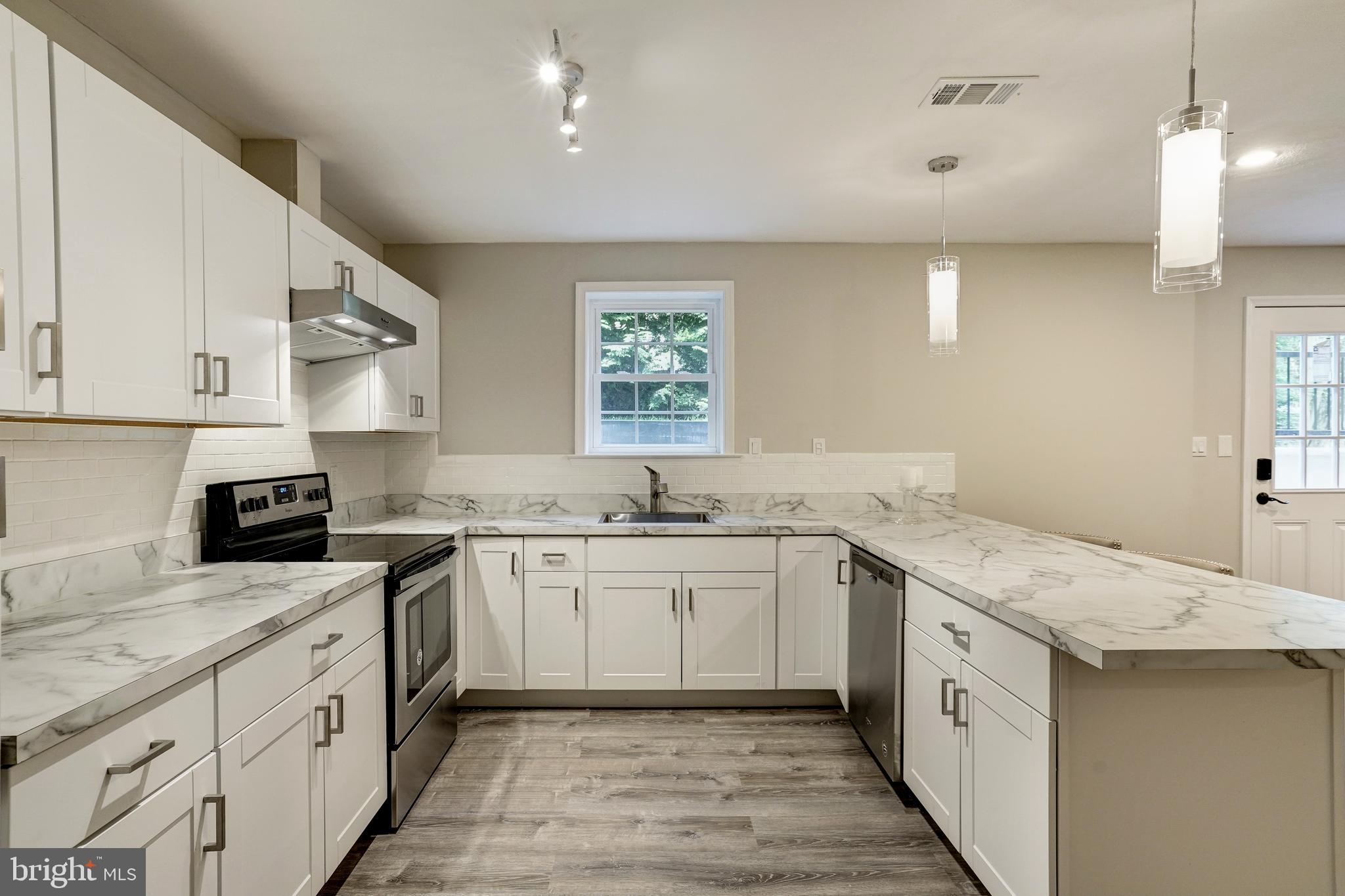 TIMBERLY SOUTH - Residential Lease