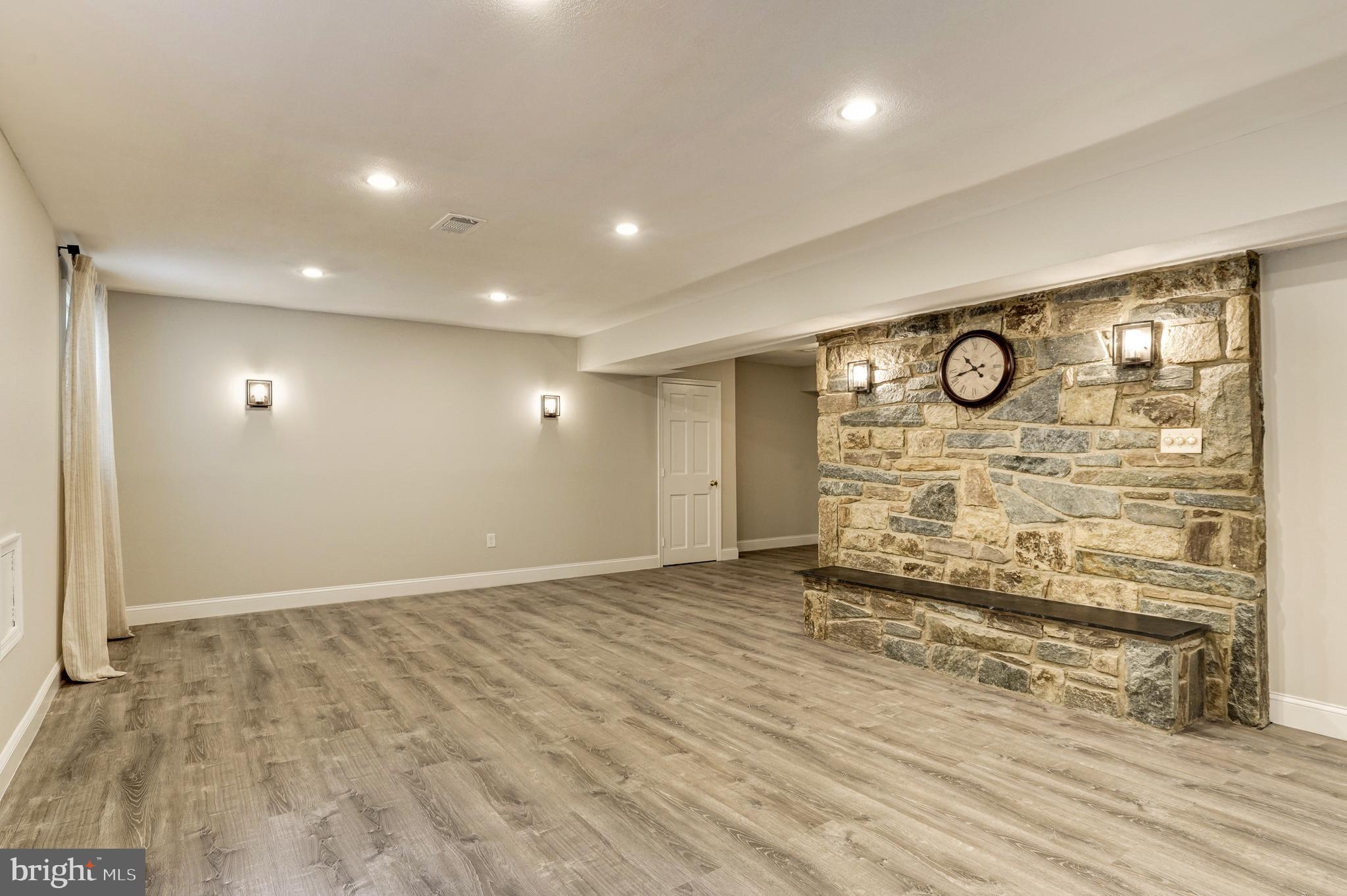 TIMBERLY SOUTH - Residential Lease