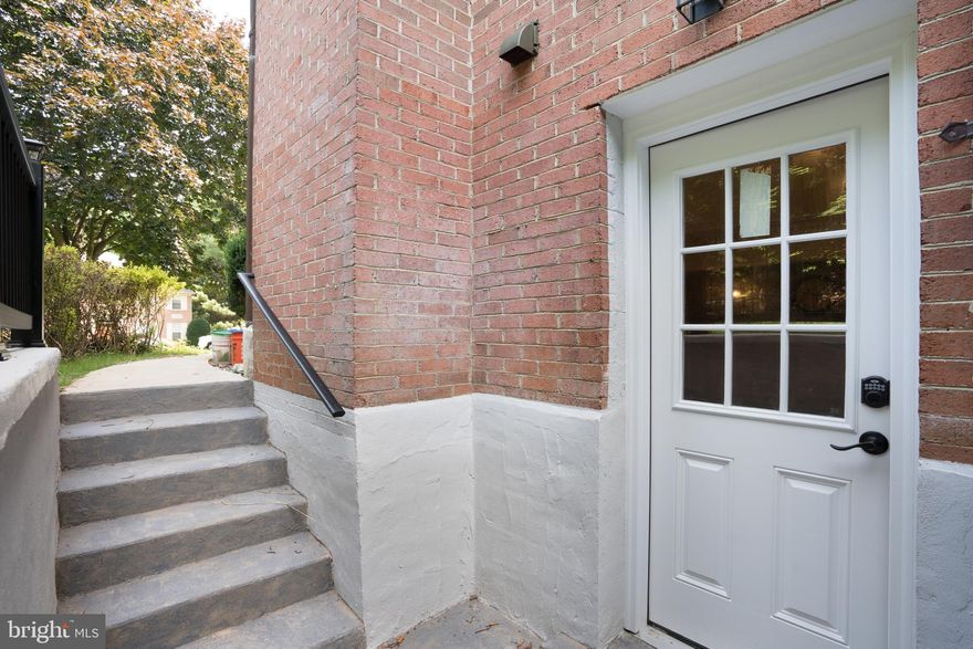 Fully remodeled walkout 1 bedroom 1 bath basement for rent. Brand new kitchen and appliances. Washer and Dryer. New Luxury Vinyl Plank flooring. New Paint. Private Living for one or two people in the heart of Mclean. Minutes away from 495, Tyson's Mall, and shopping centers. Non-Smoker. No Pets allowed.