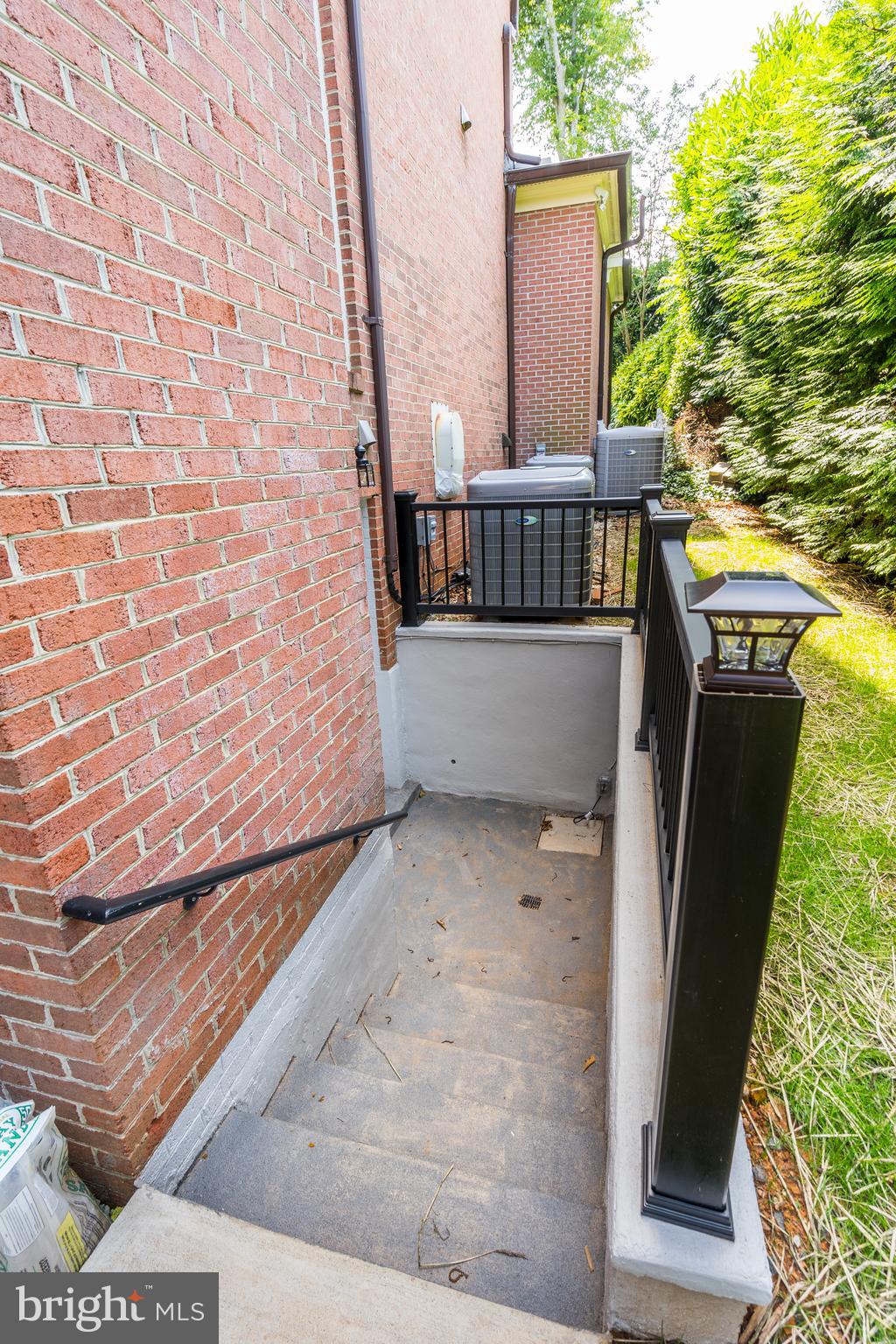 TIMBERLY SOUTH - Residential Lease