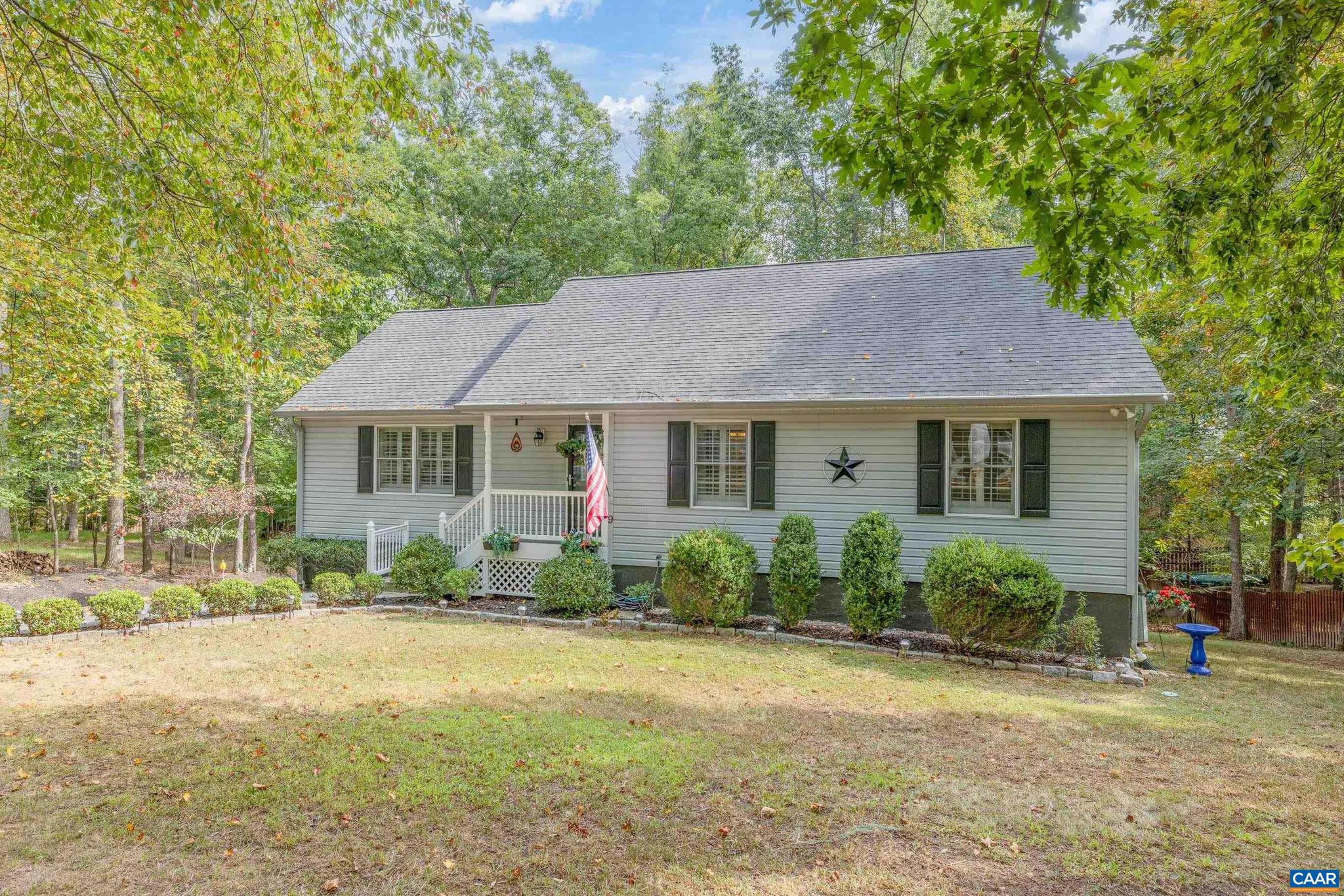 LAKE MONTICELLO - Residential