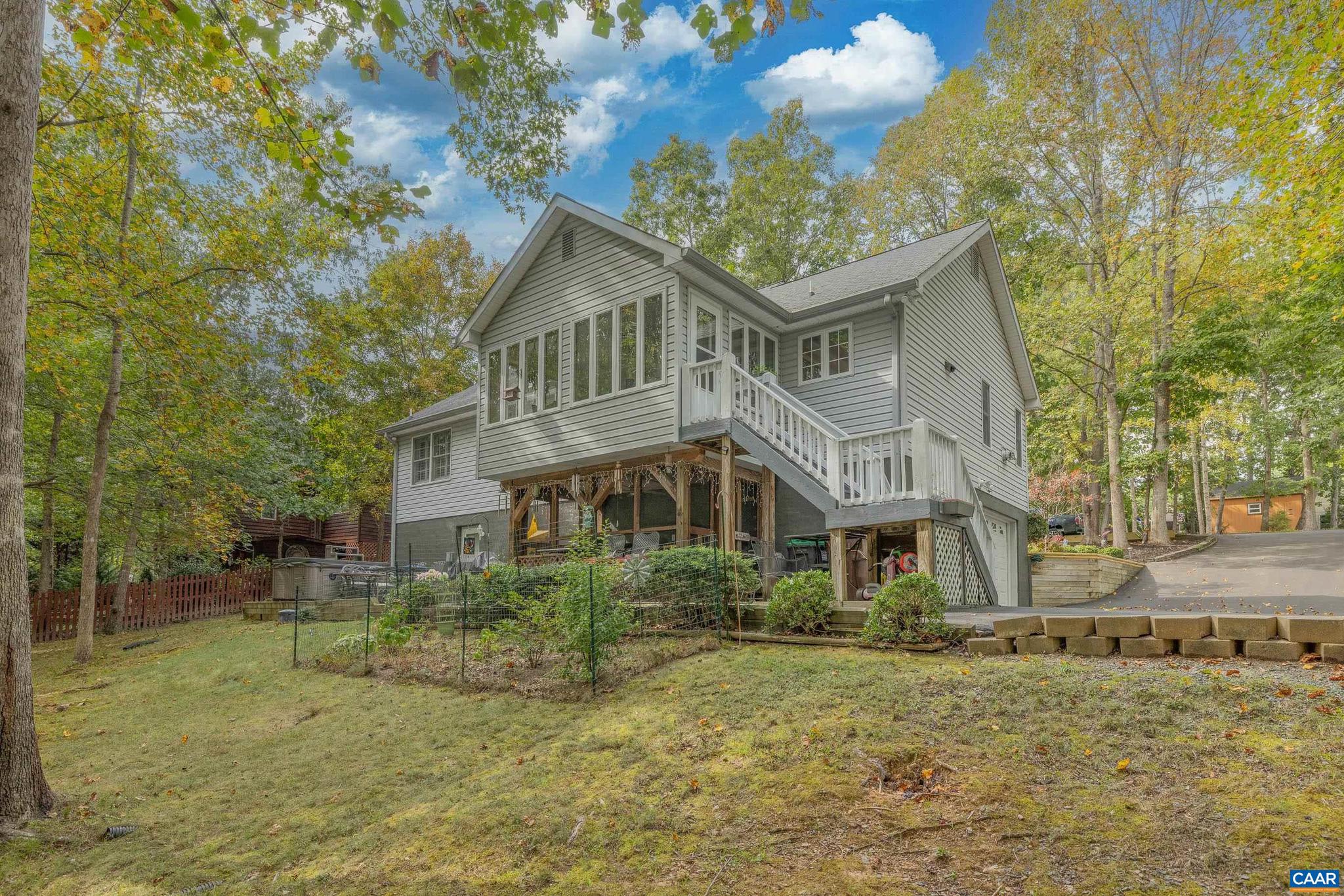 LAKE MONTICELLO - Residential