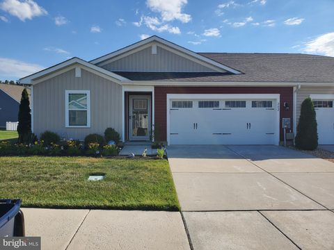Townhouse For Sale - 242 Sedmont Circle<br/> SMYRNA, DE 19977