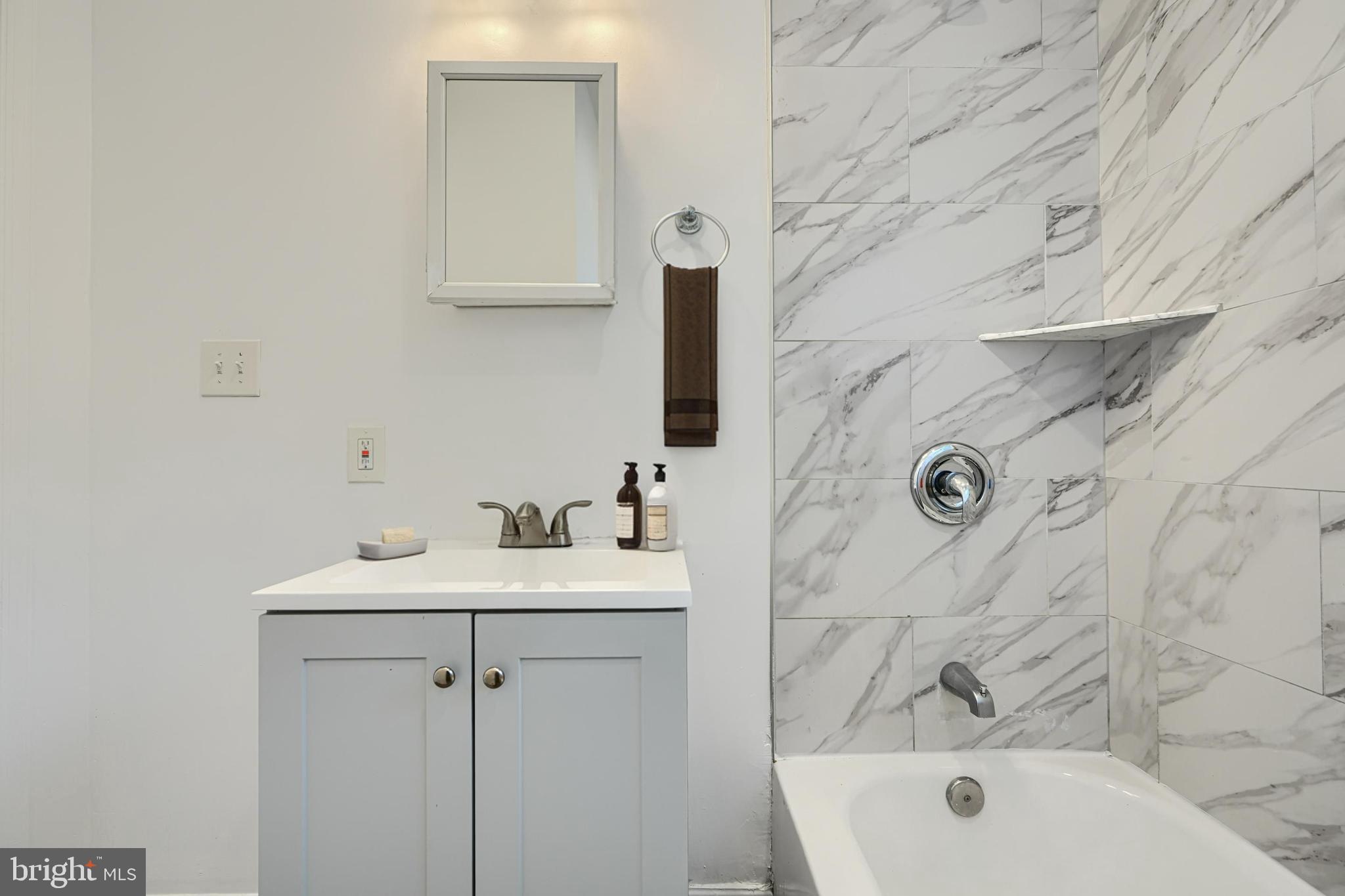 GWYNN LAKE PARK - Residential