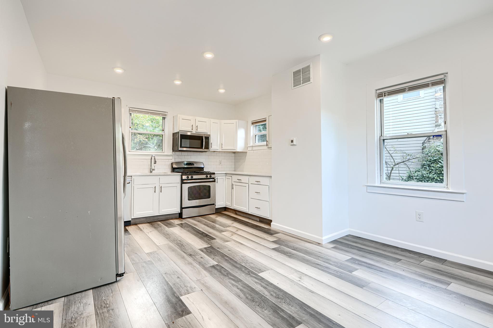 GWYNN LAKE PARK - Residential