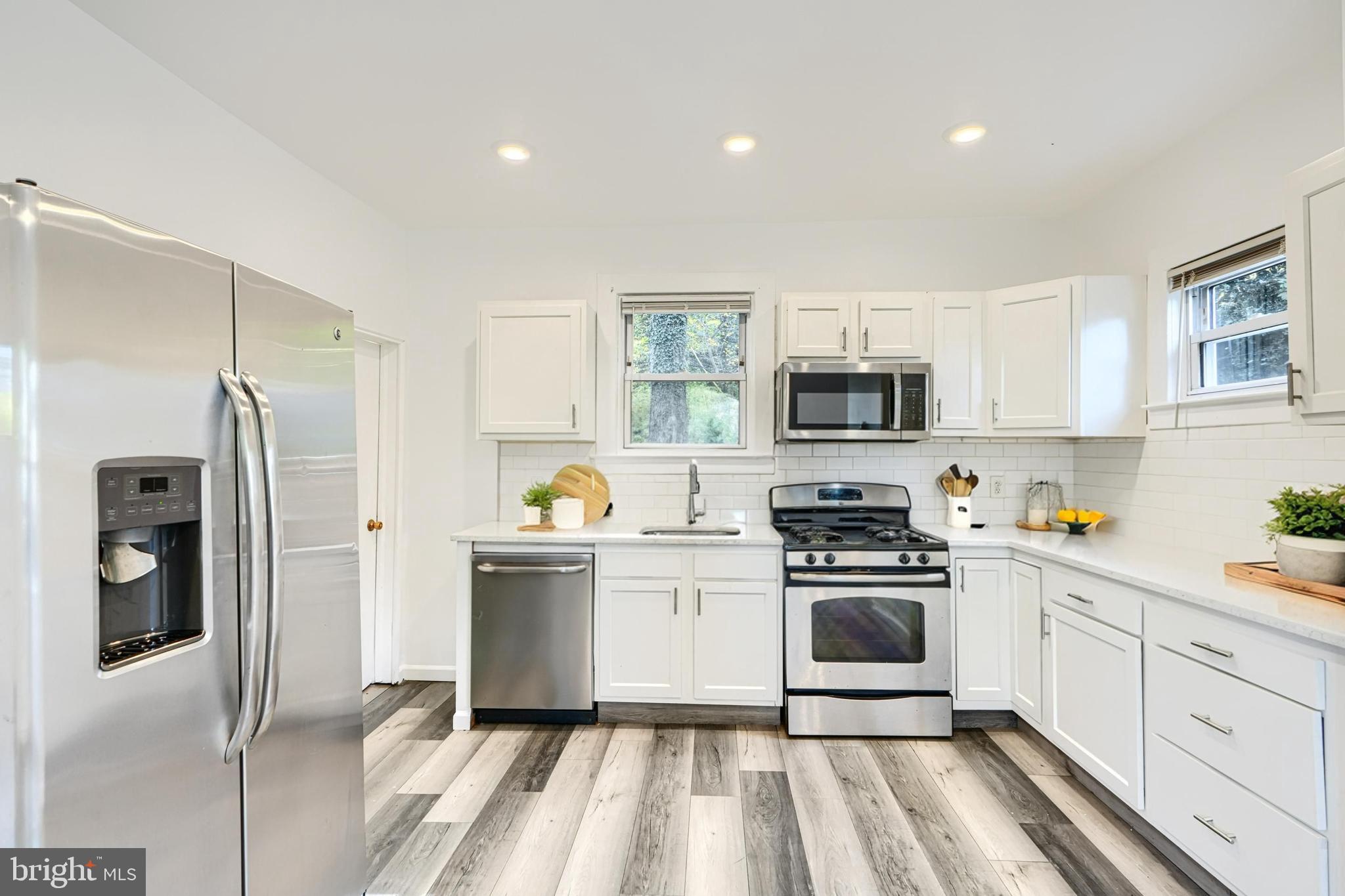 GWYNN LAKE PARK - Residential