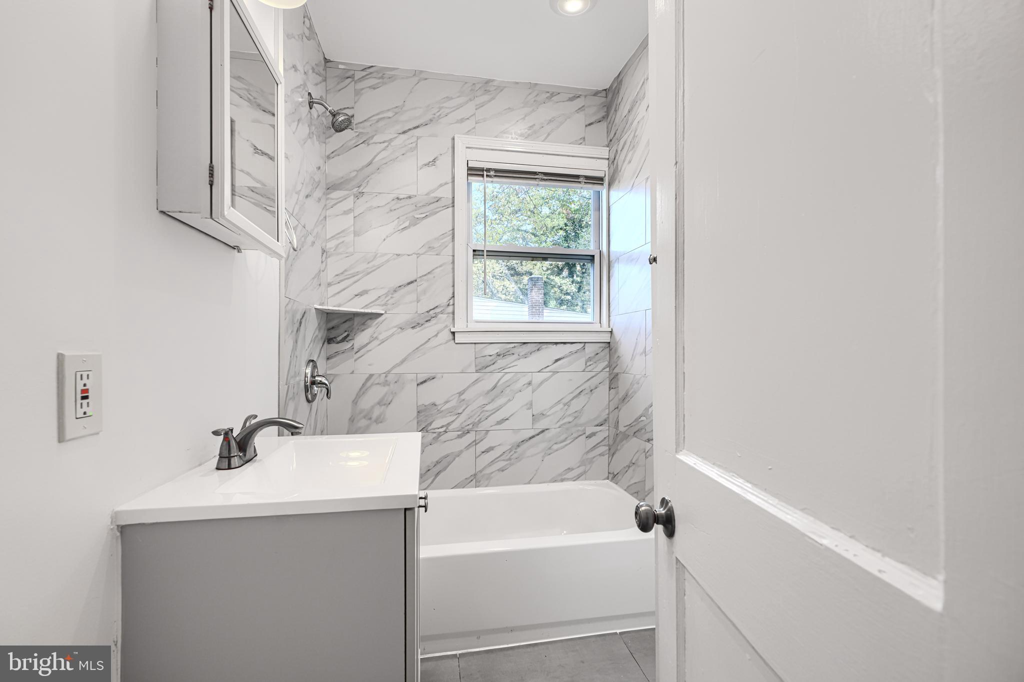 GWYNN LAKE PARK - Residential