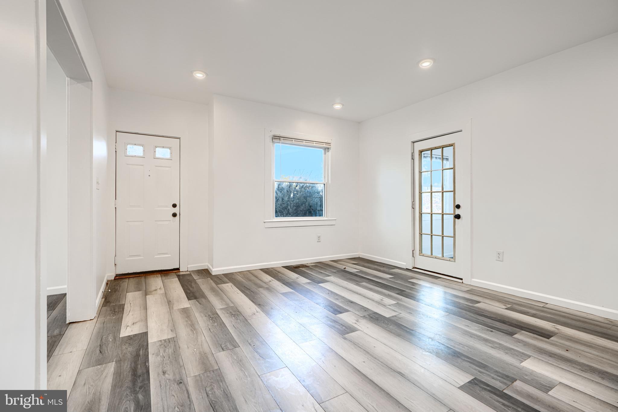 GWYNN LAKE PARK - Residential