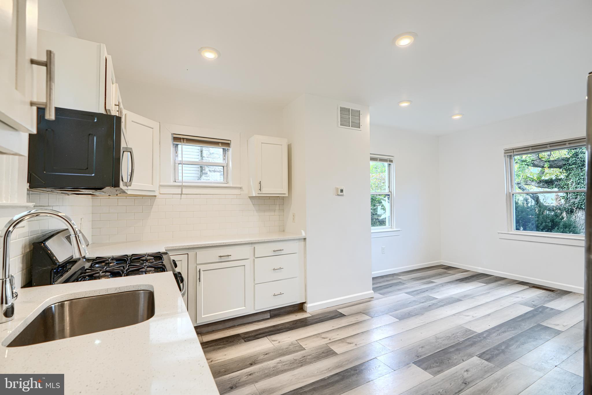 GWYNN LAKE PARK - Residential