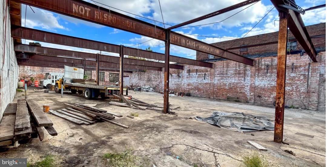 BROADWAY EAST - Commercial Sale