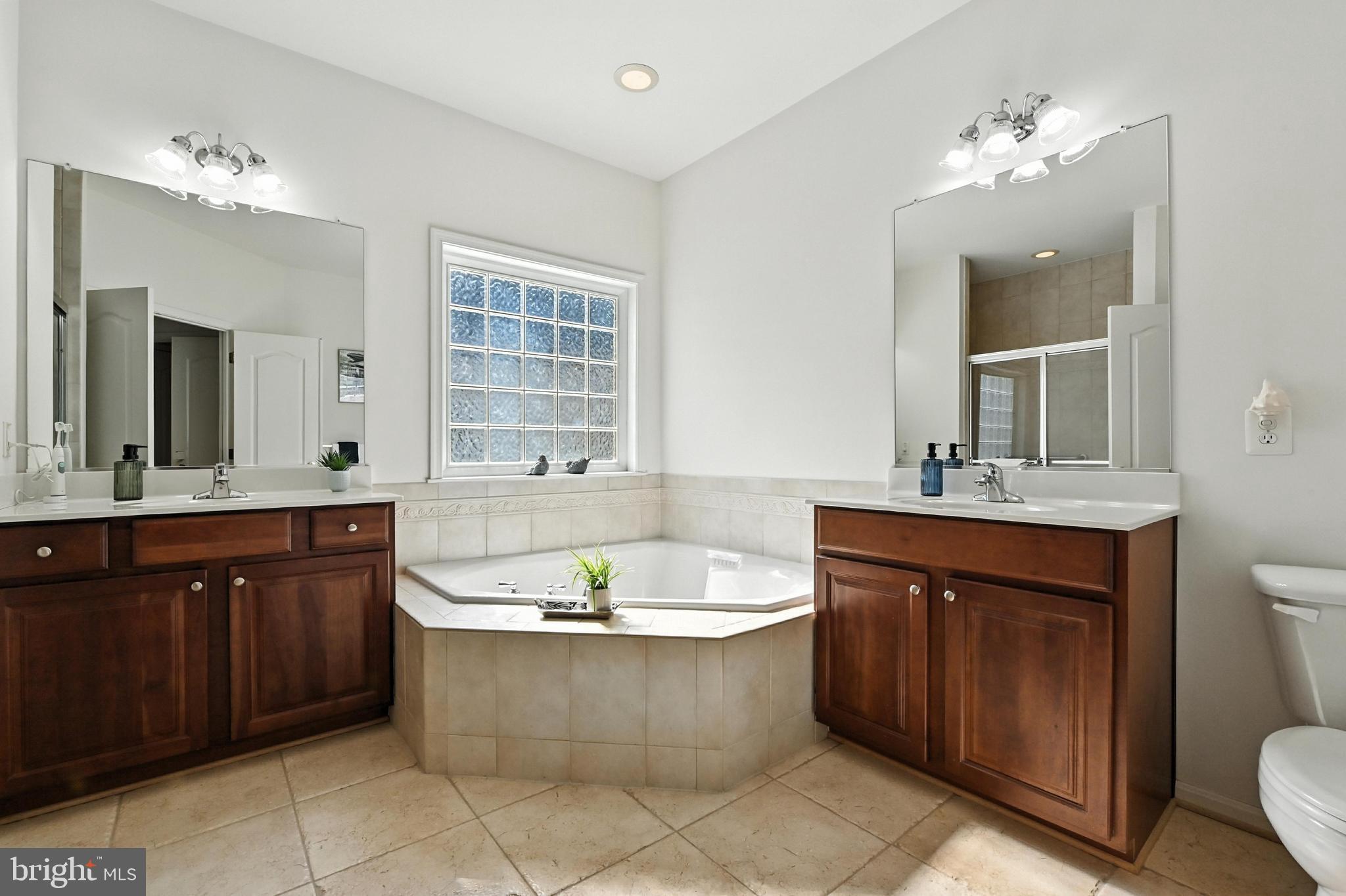 SYMPHONY VILLAGE AT CENTREVILLE - Residential