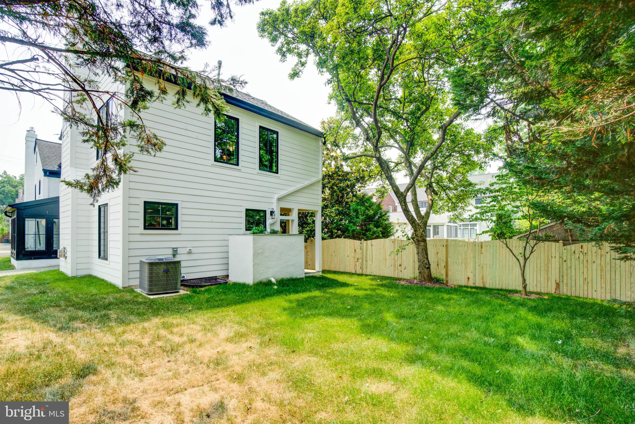 LYON PARK - Residential