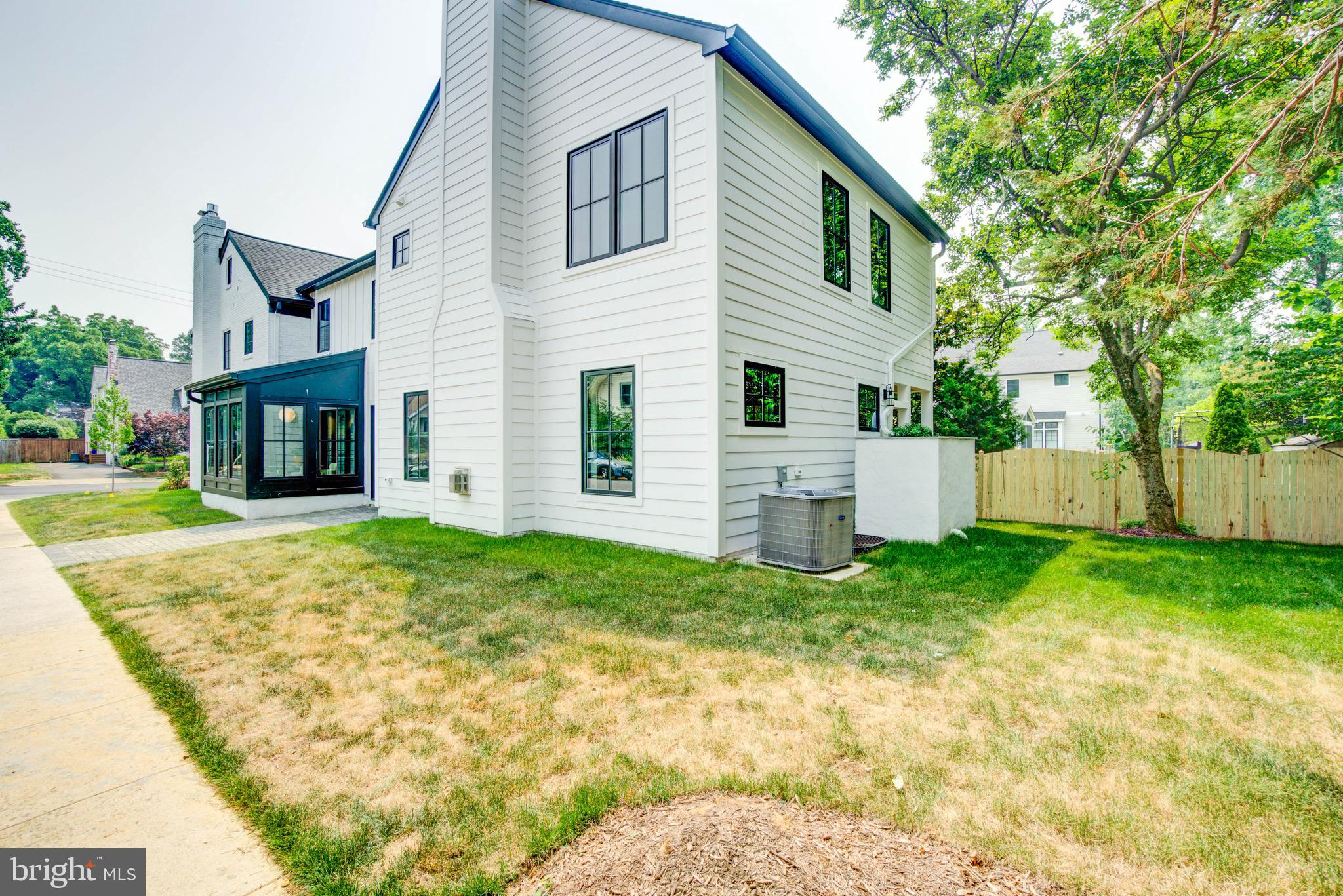 LYON PARK - Residential