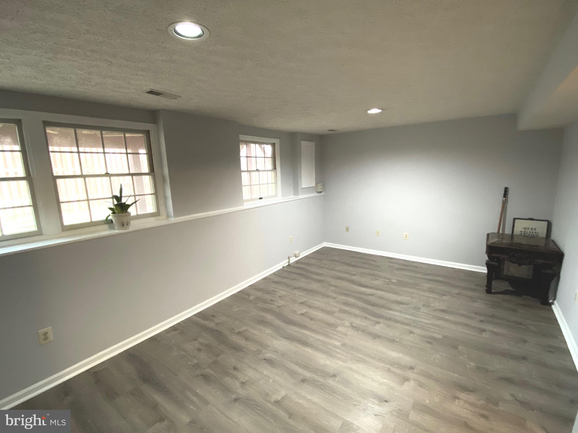 GUNNERS LAKE VILLAGE - Residential