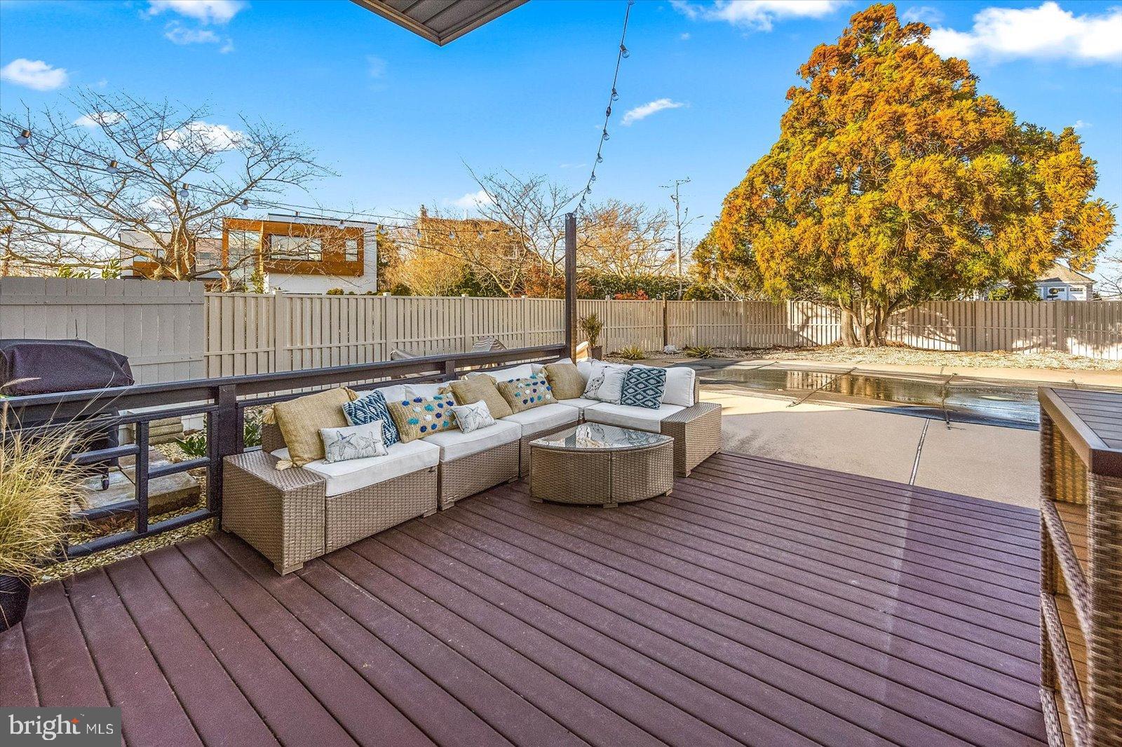 MALLARD ISLAND - Land