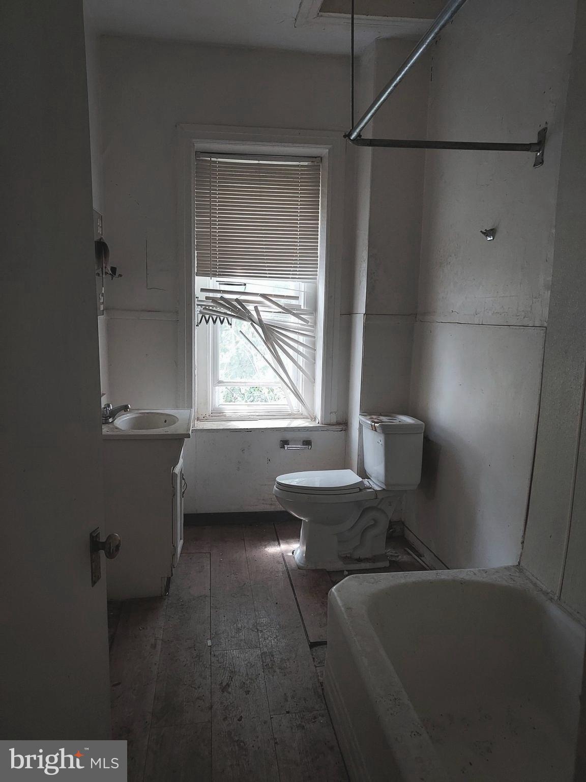 GERMANTOWN (WEST) - Commercial Sale