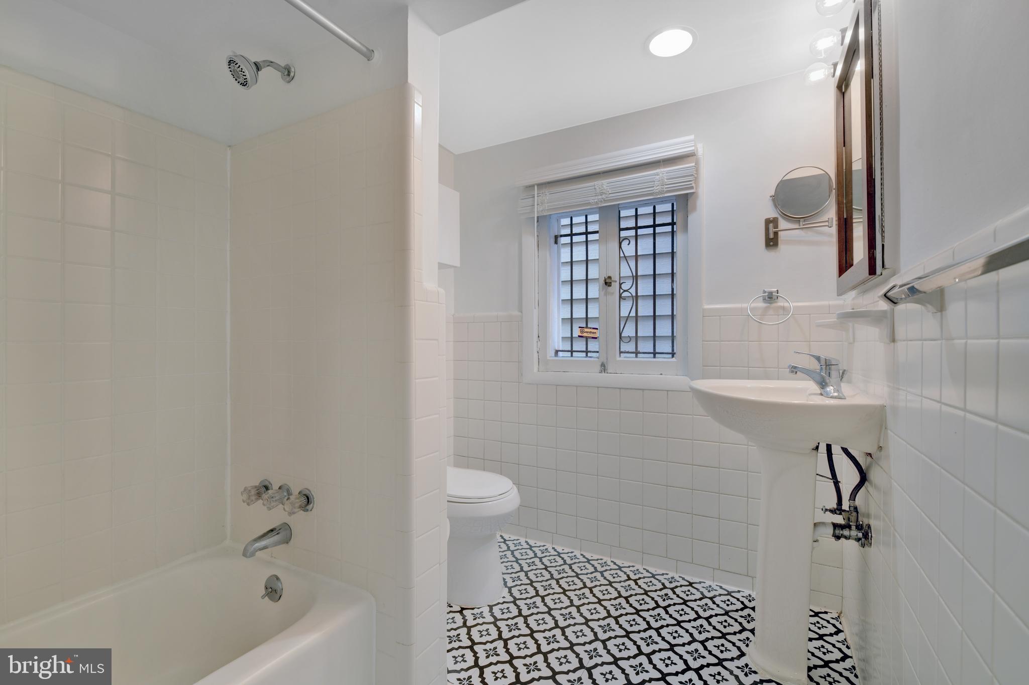 CAPITOL HILL - Residential Income