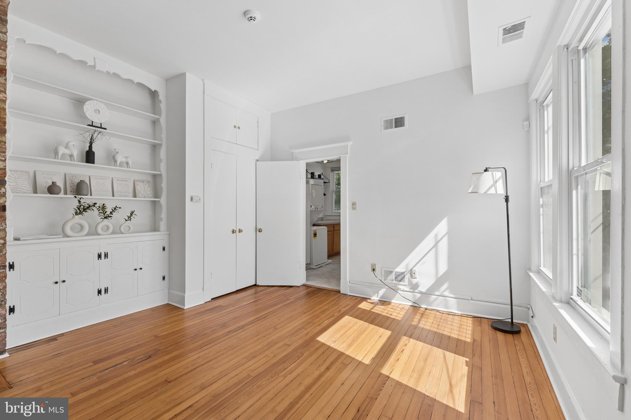 CAPITOL HILL - Residential Income