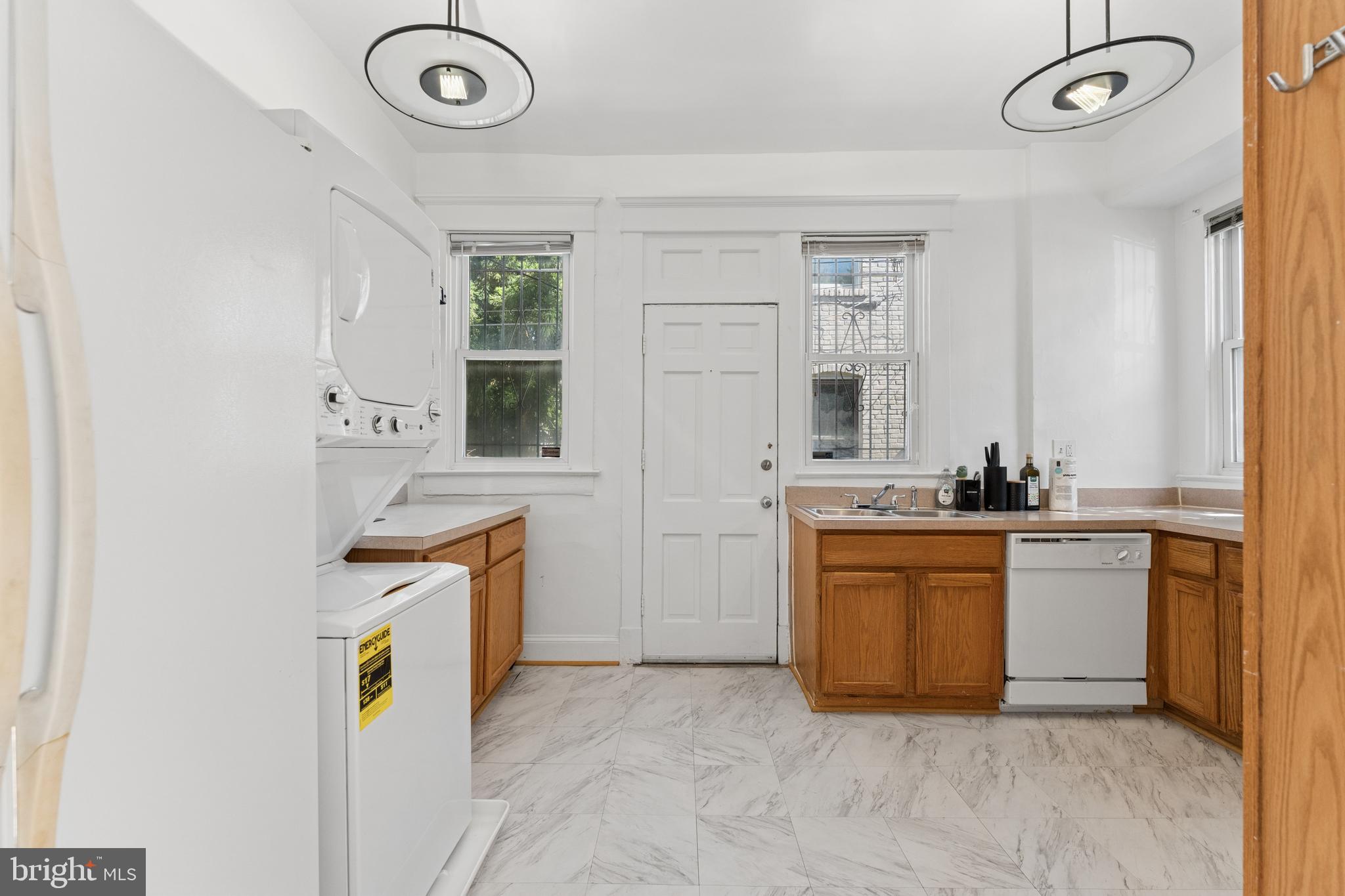 CAPITOL HILL - Residential Income