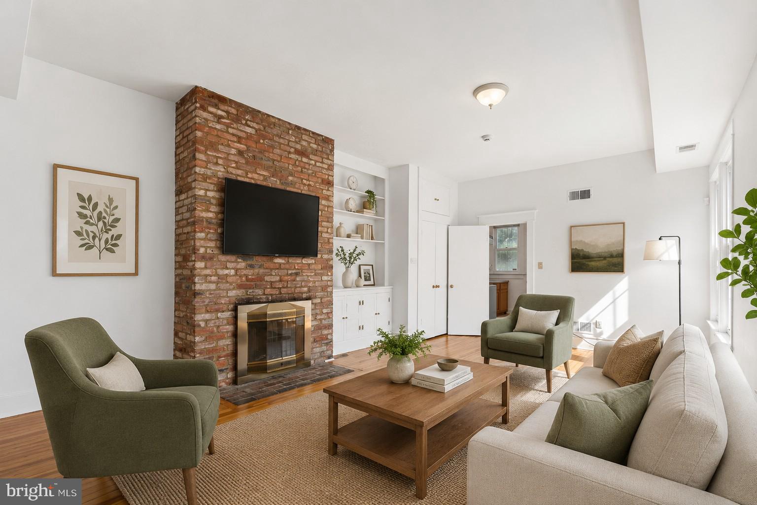 CAPITOL HILL - Residential Income