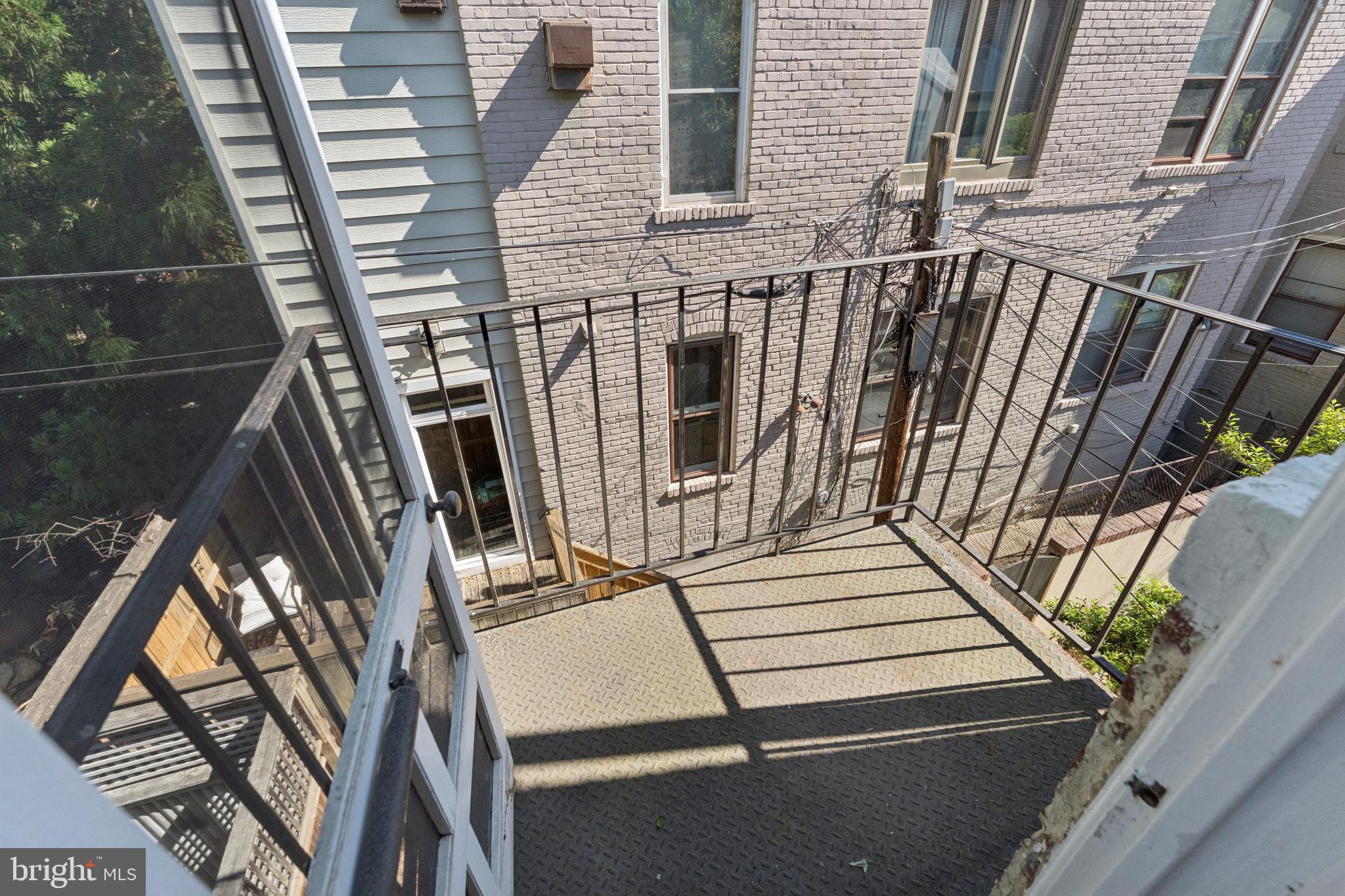 CAPITOL HILL - Residential Income