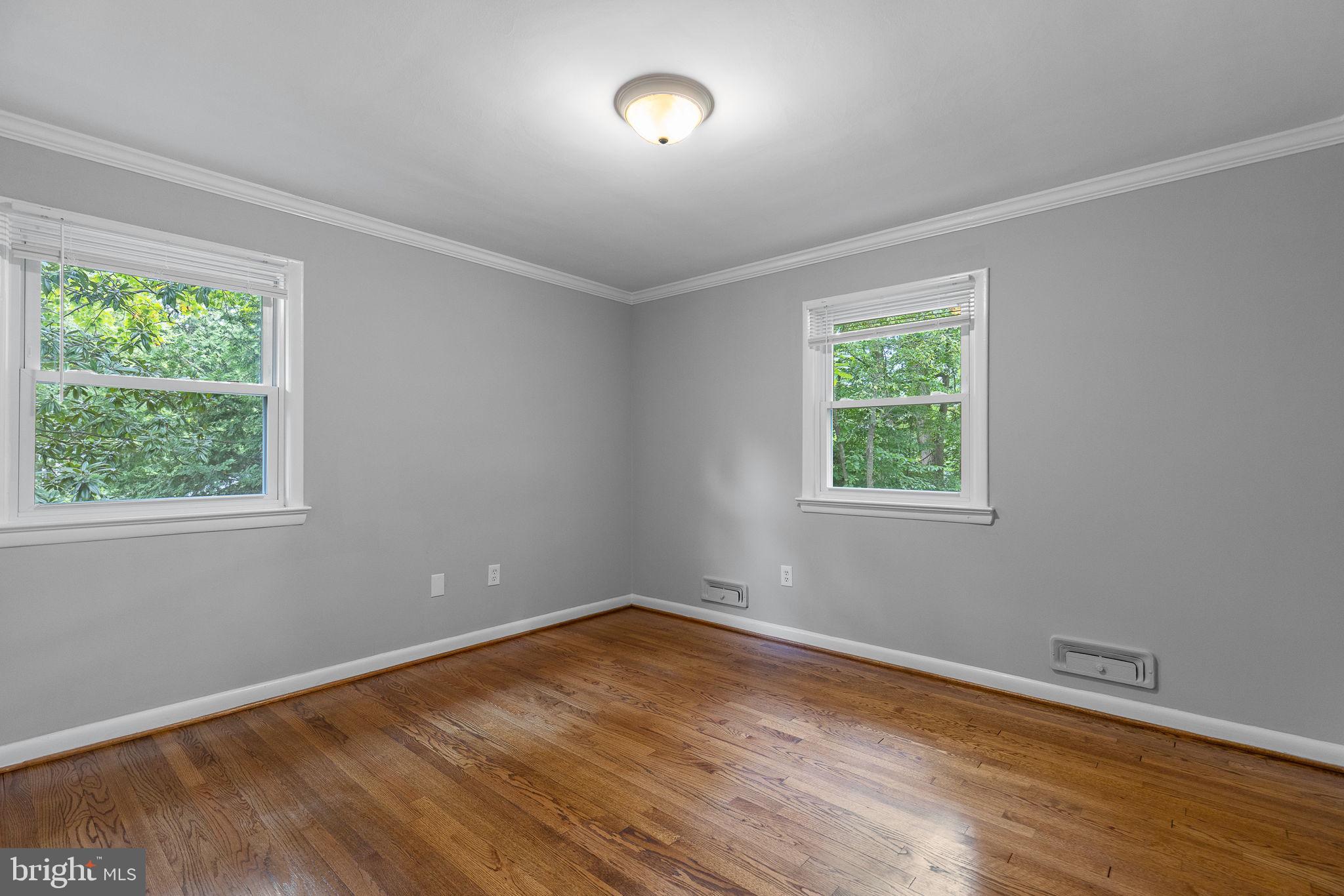 LAKE BARCROFT - Residential