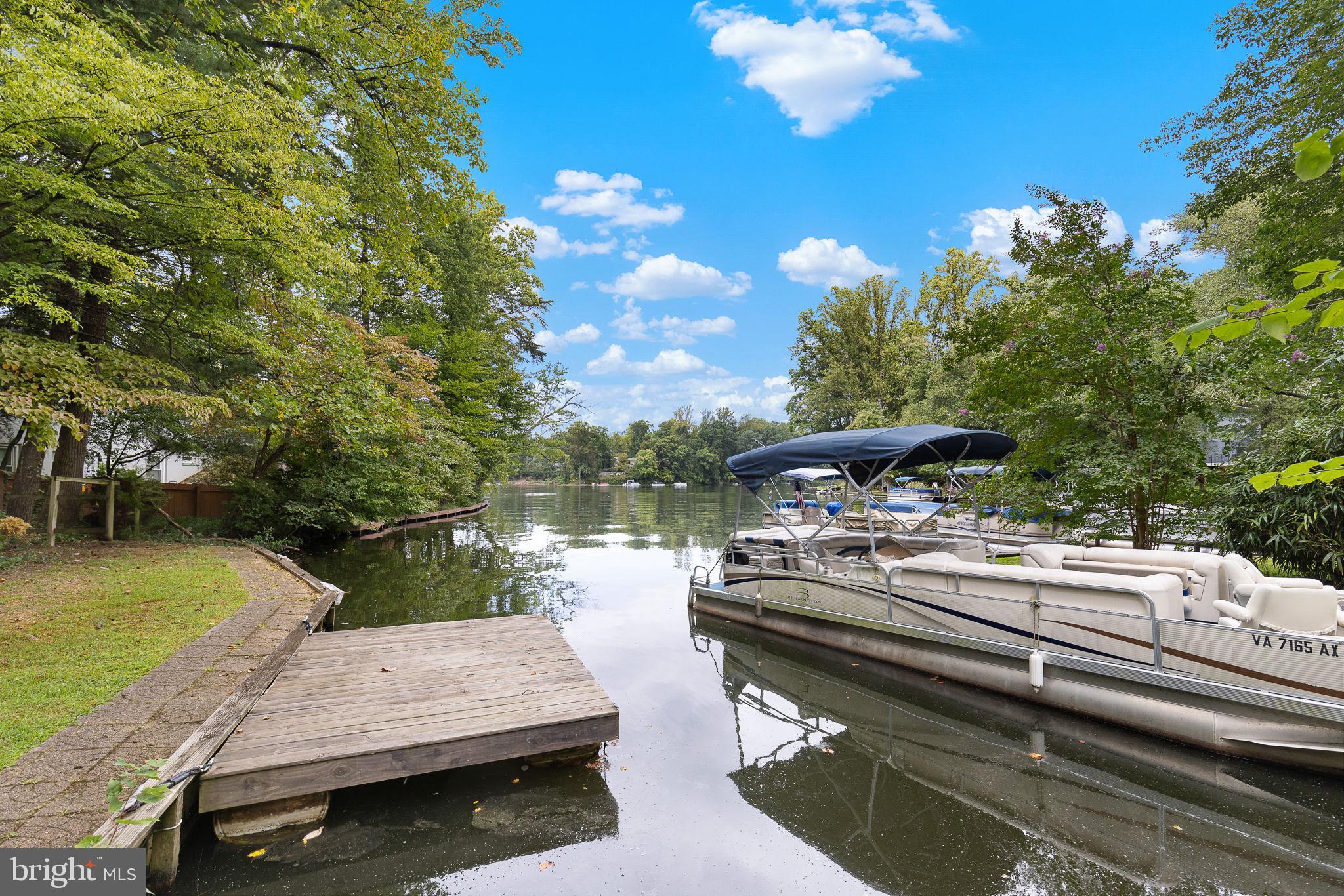 LAKE BARCROFT - Residential