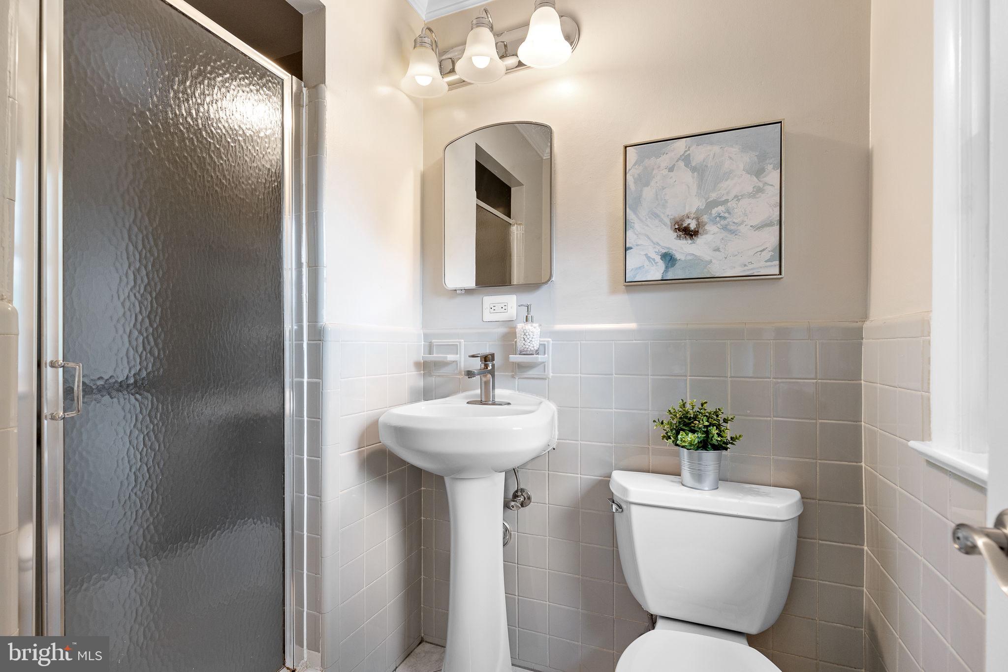 LAKE BARCROFT - Residential