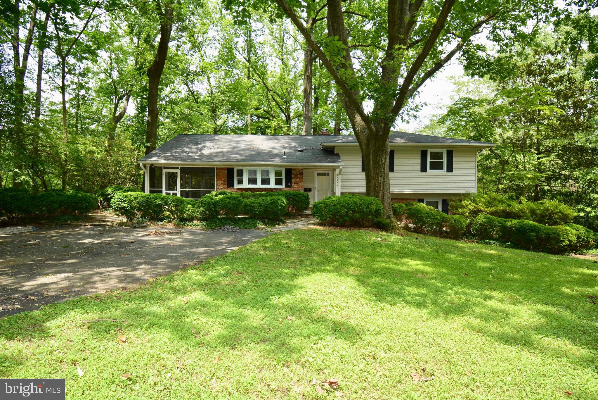 LAKE BARCROFT - Residential