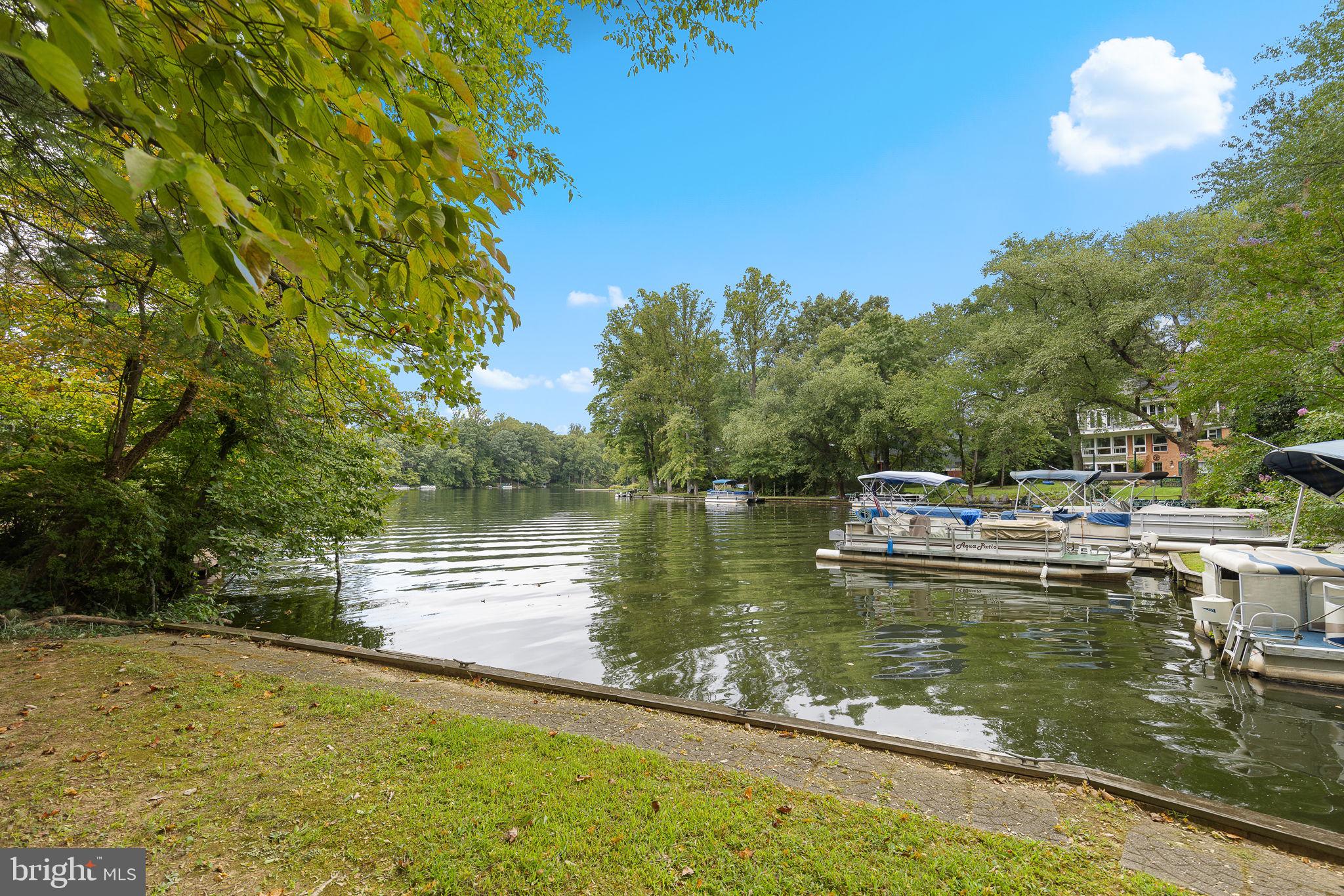 LAKE BARCROFT - Residential