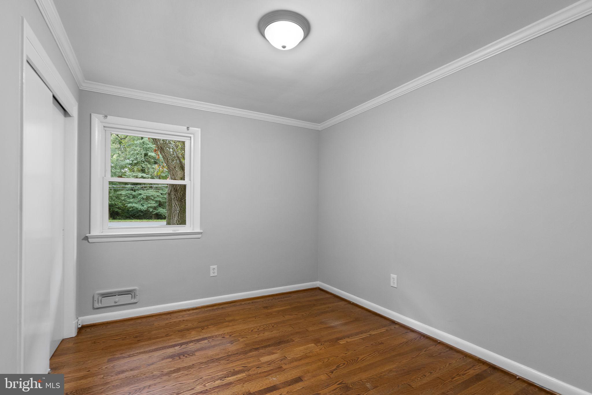 LAKE BARCROFT - Residential