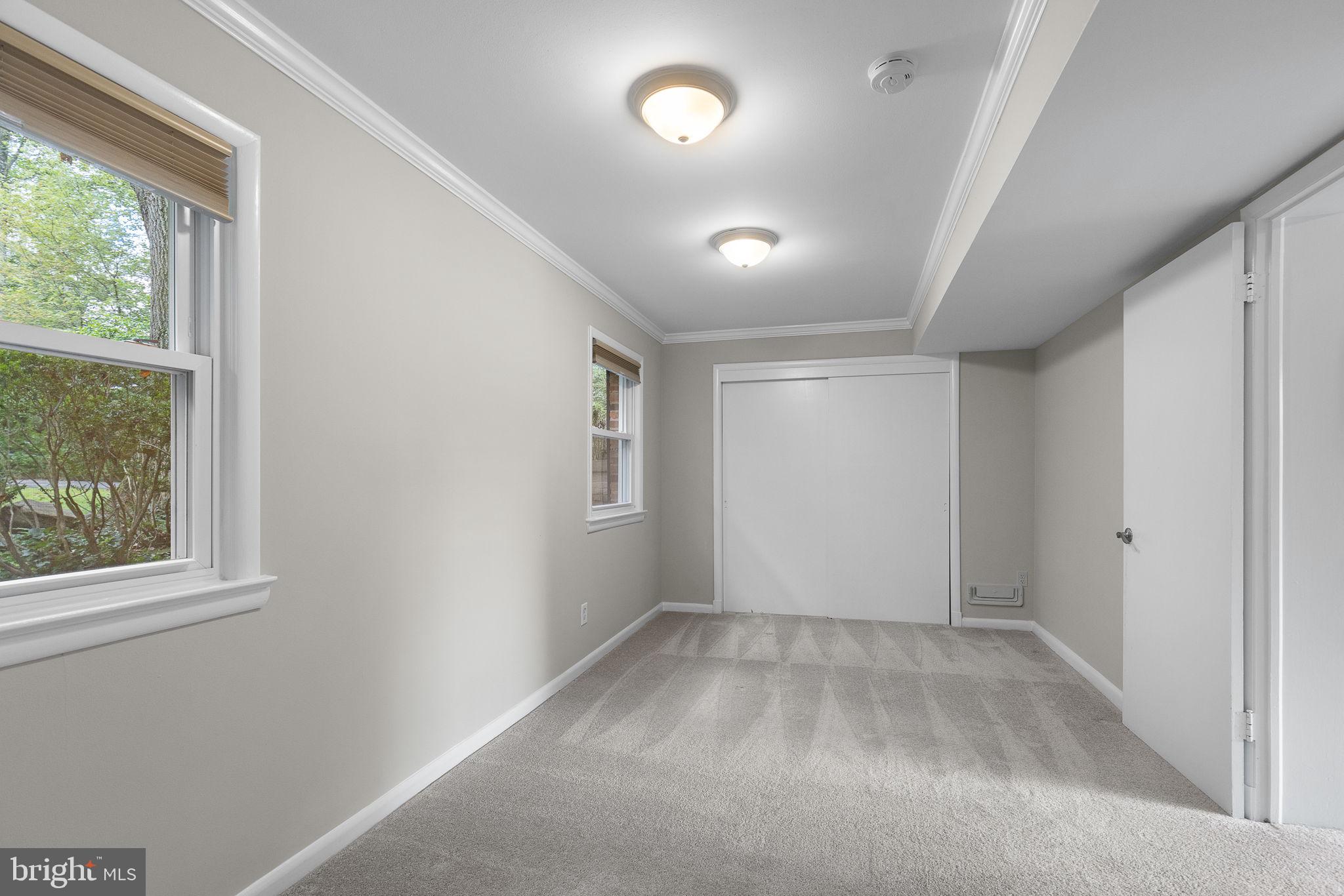 LAKE BARCROFT - Residential