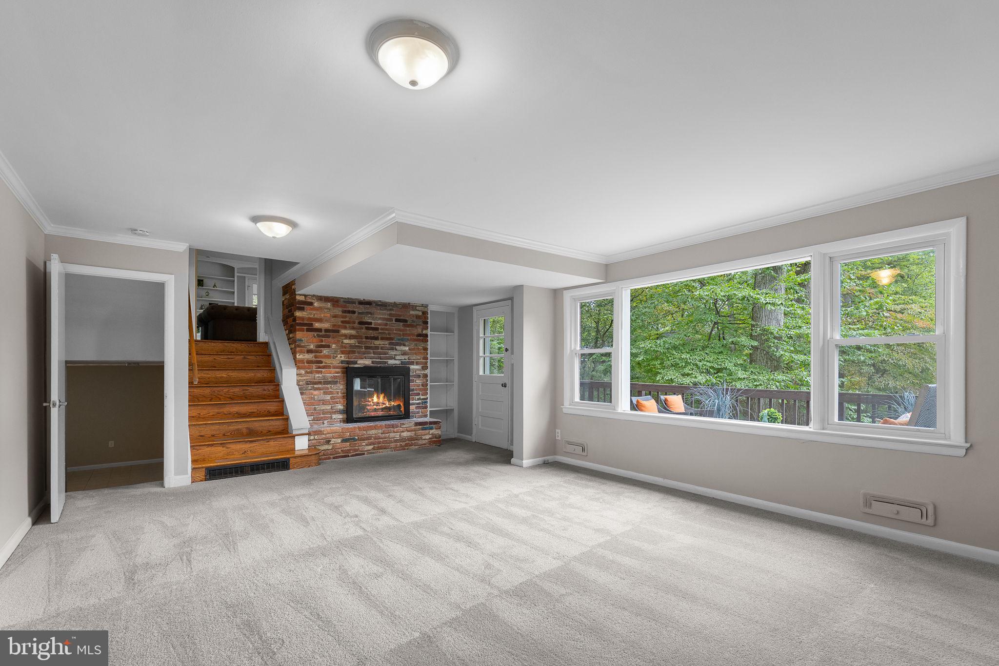 LAKE BARCROFT - Residential