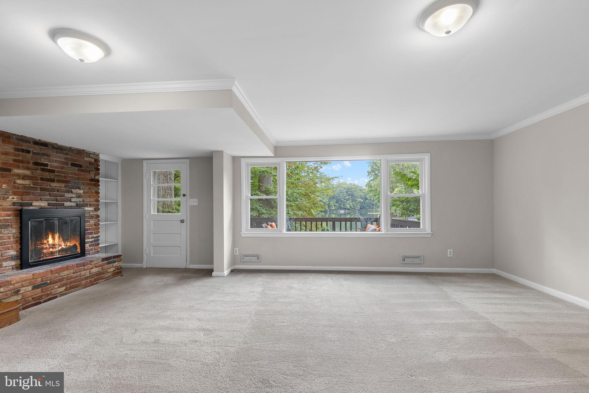 LAKE BARCROFT - Residential