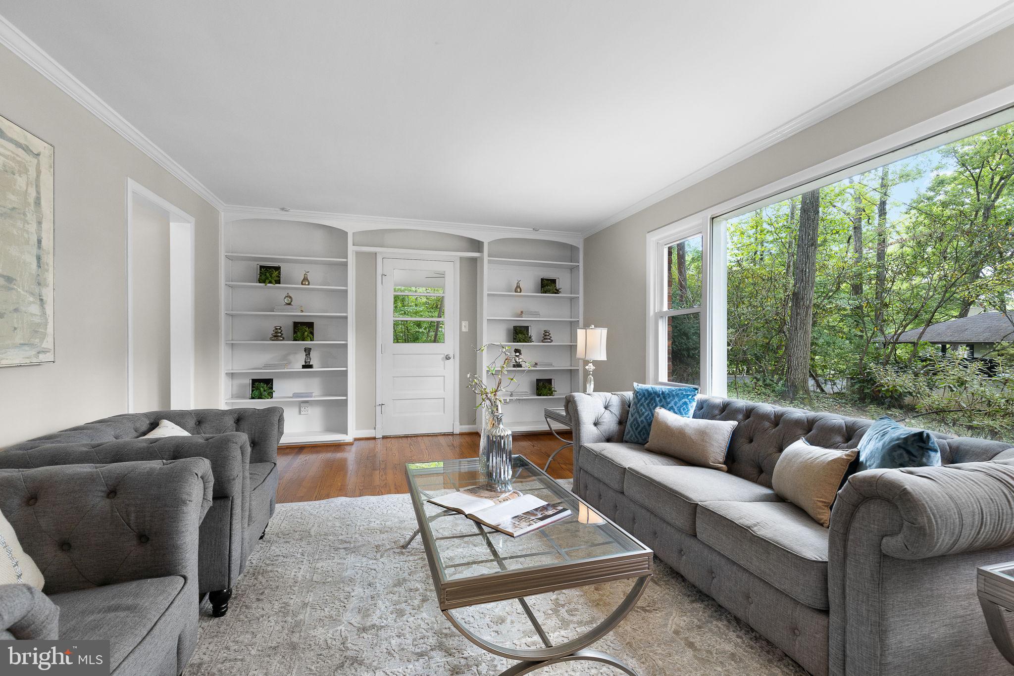 LAKE BARCROFT - Residential