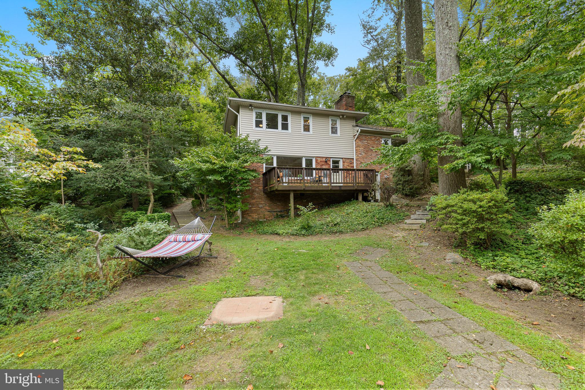 LAKE BARCROFT - Residential