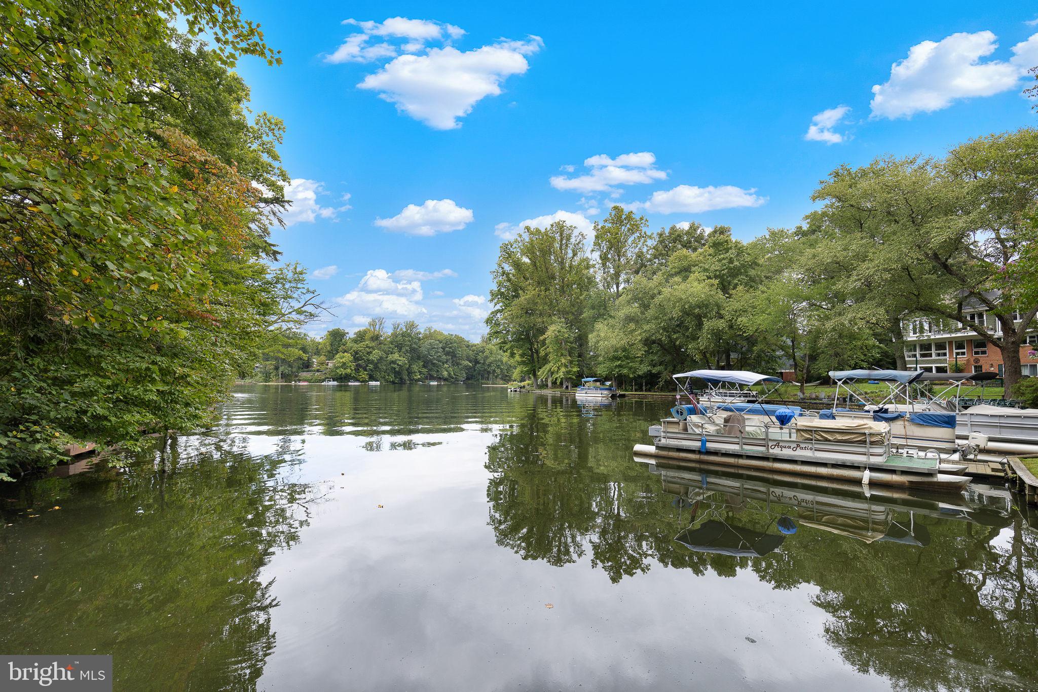 LAKE BARCROFT - Residential