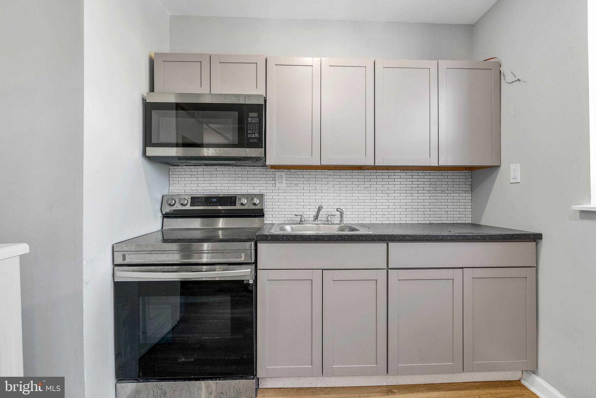 POINT BREEZE - Commercial Sale