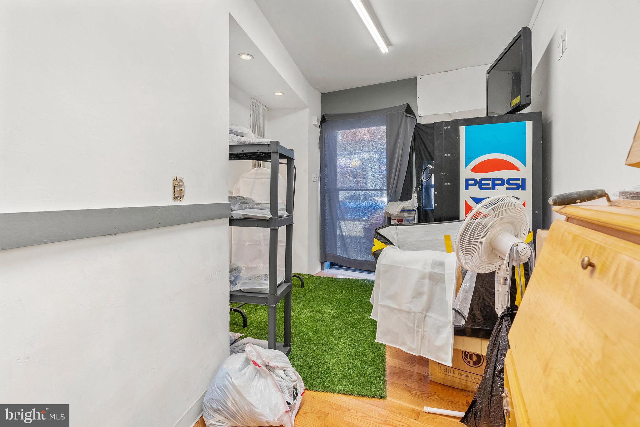 POINT BREEZE - Commercial Sale