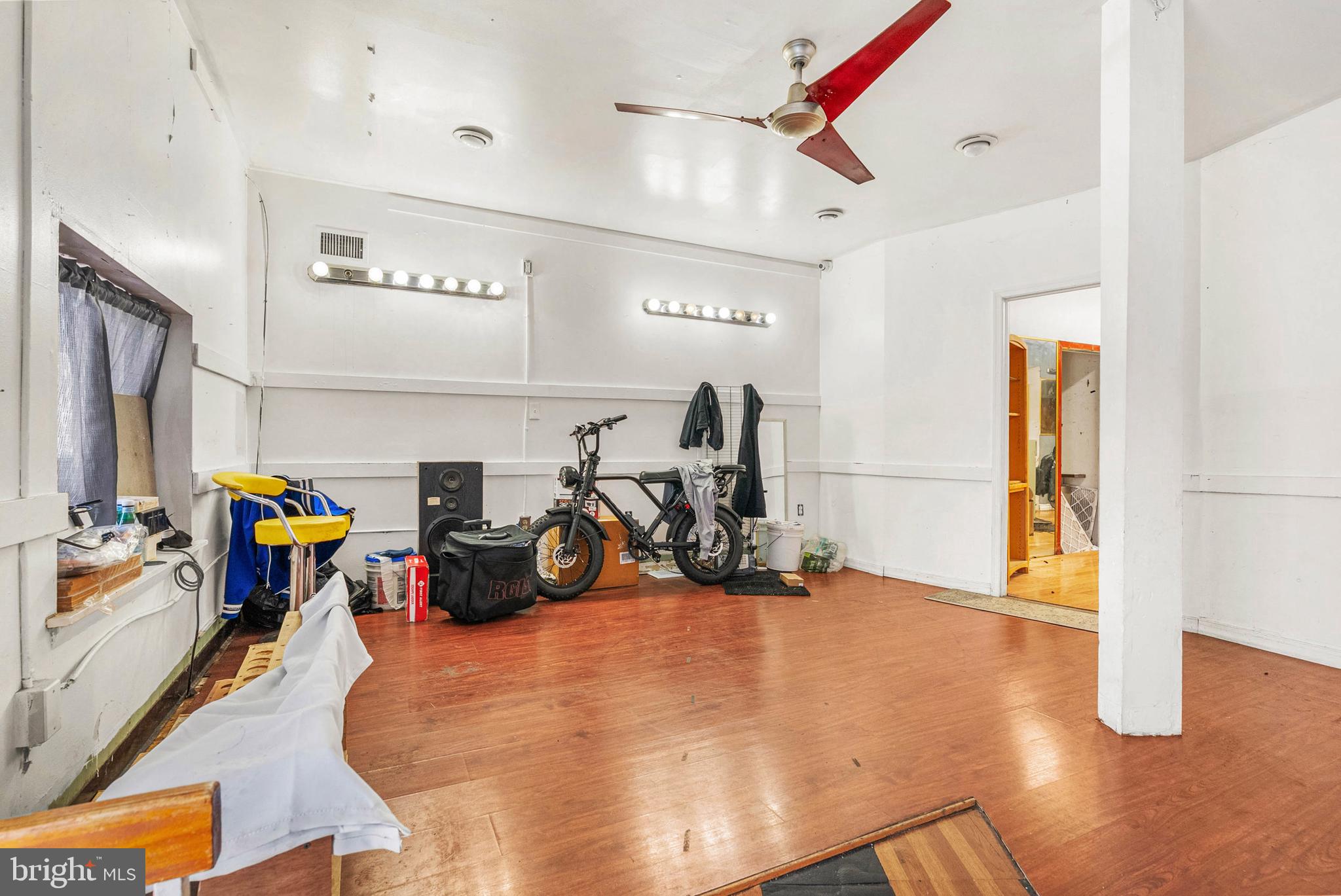 POINT BREEZE - Commercial Sale