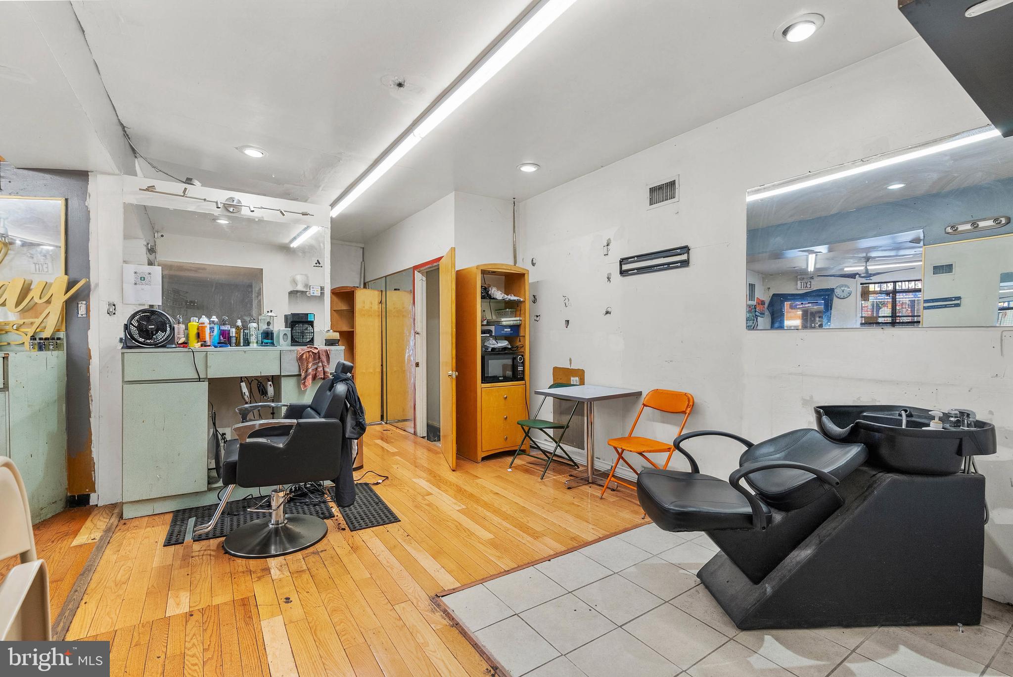 POINT BREEZE - Commercial Sale