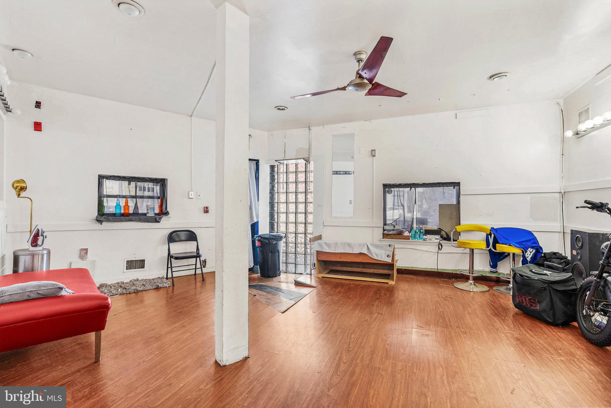 POINT BREEZE - Commercial Sale