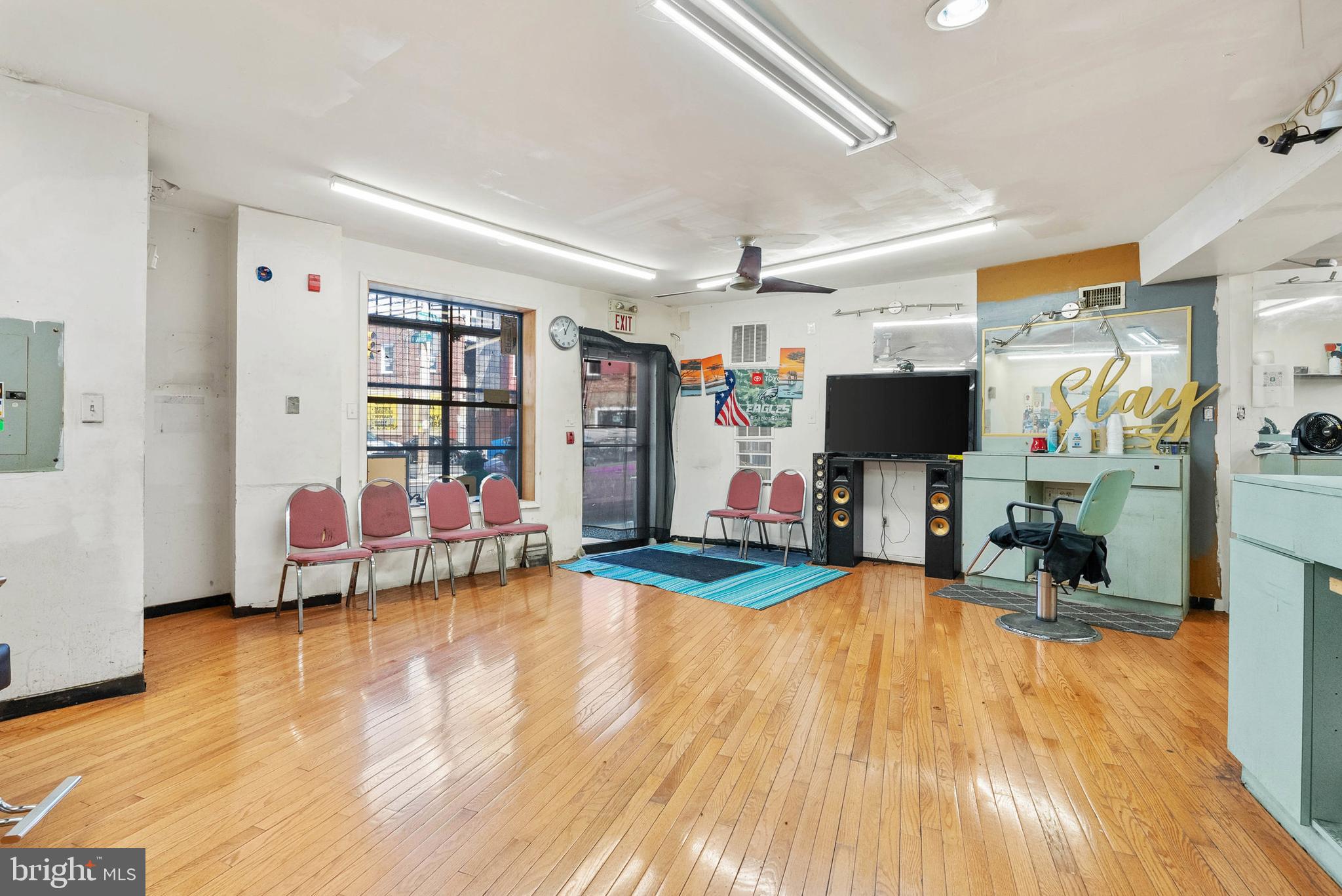 POINT BREEZE - Commercial Sale