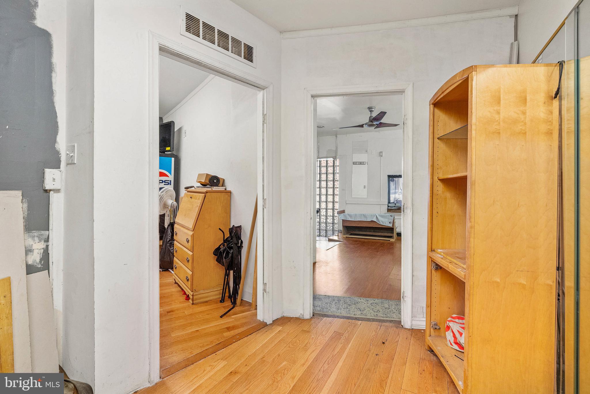 POINT BREEZE - Commercial Sale