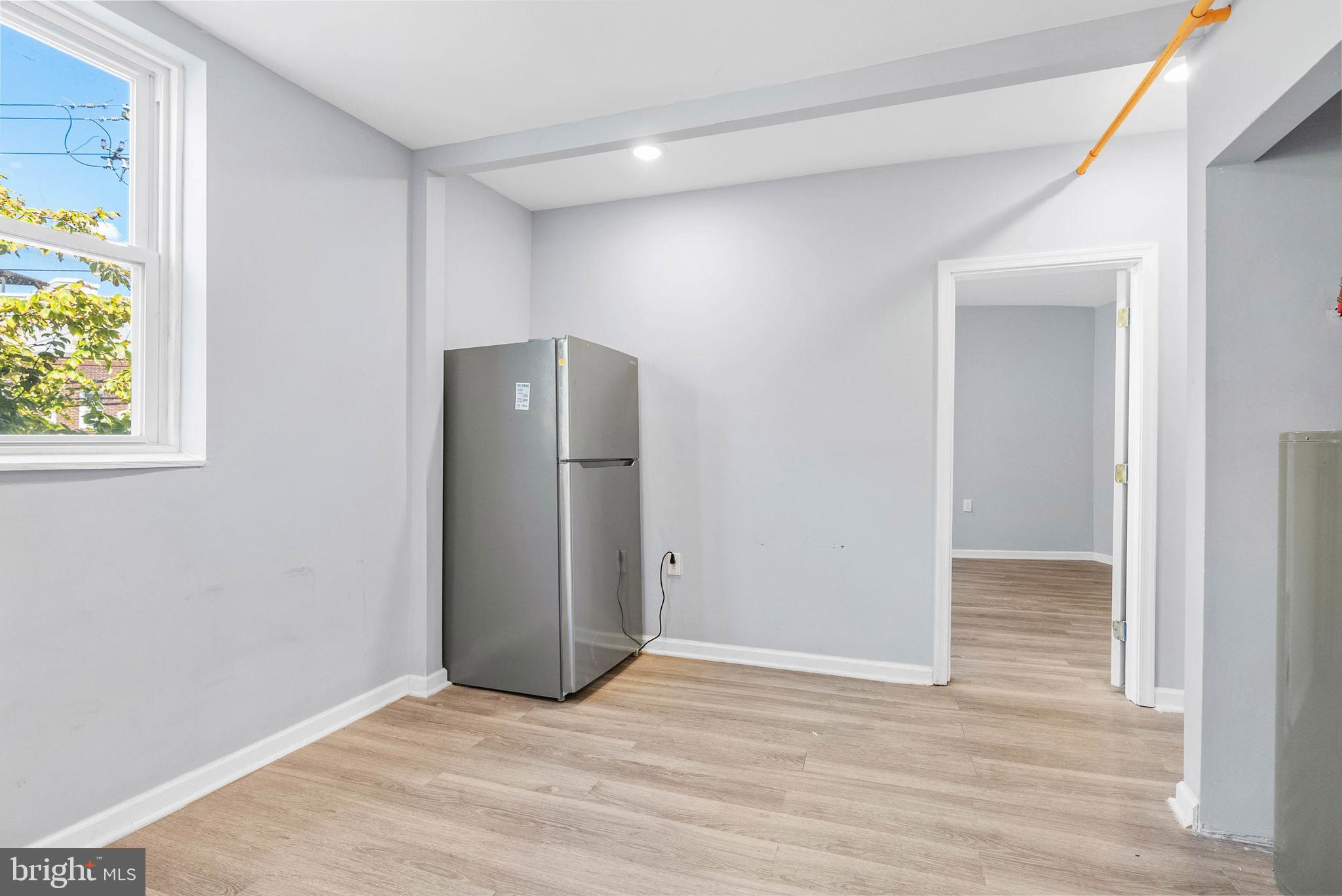 POINT BREEZE - Commercial Sale