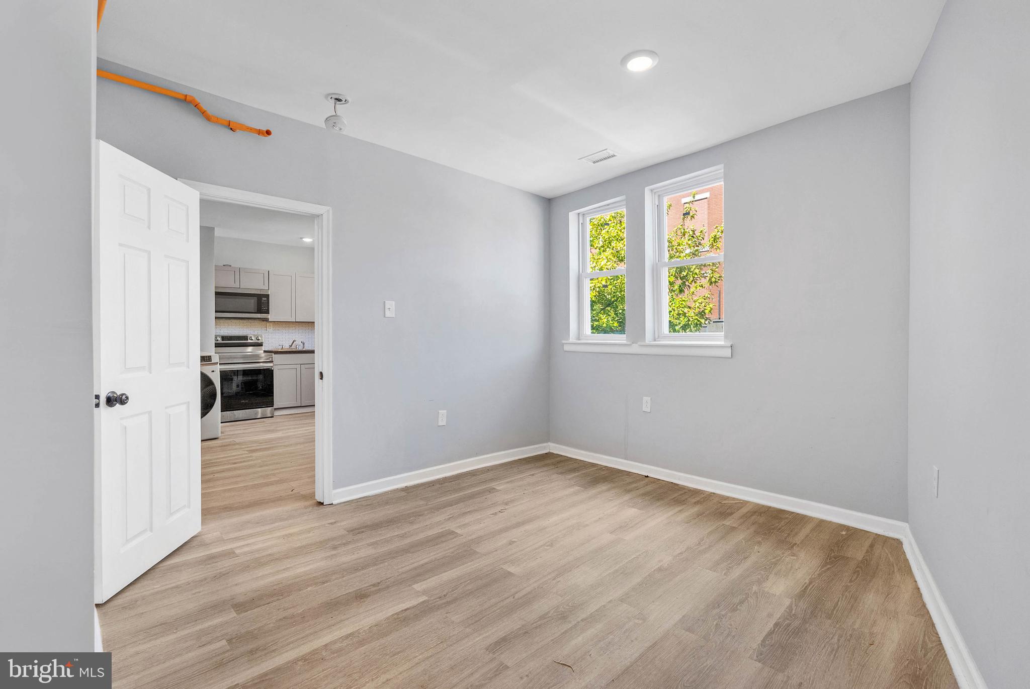 POINT BREEZE - Commercial Sale